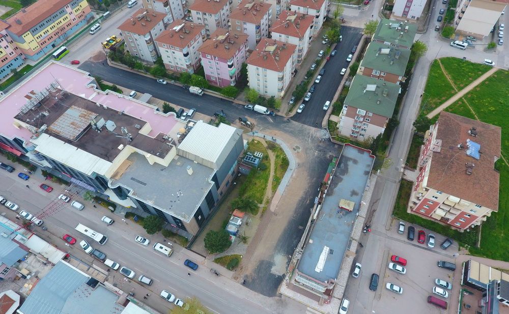 DERİNCE’DE ÜSTYAPI ÇALIŞMALARI SÜRÜYOR
