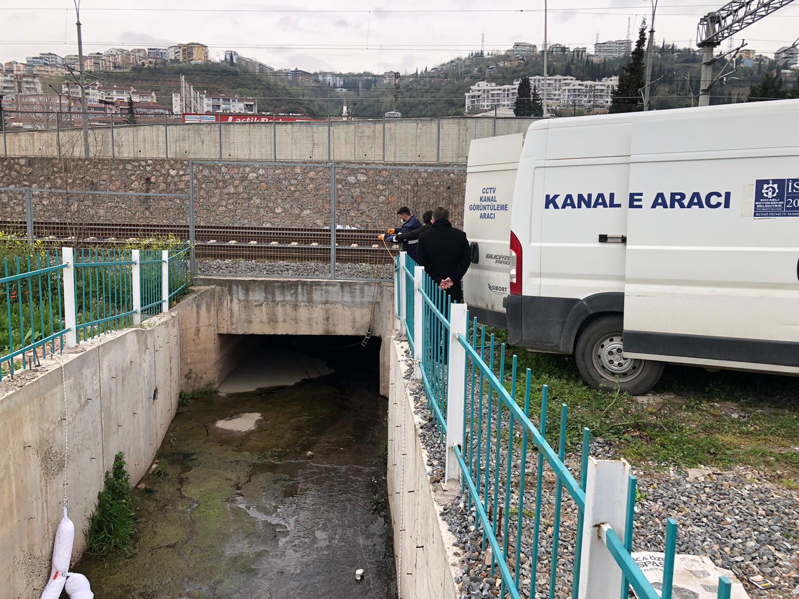 İZMİT PLAJYOLU SAHİLİ’NDEKİ KİRLİLİĞİN SEBEBİ TESPİT EDİLDİ