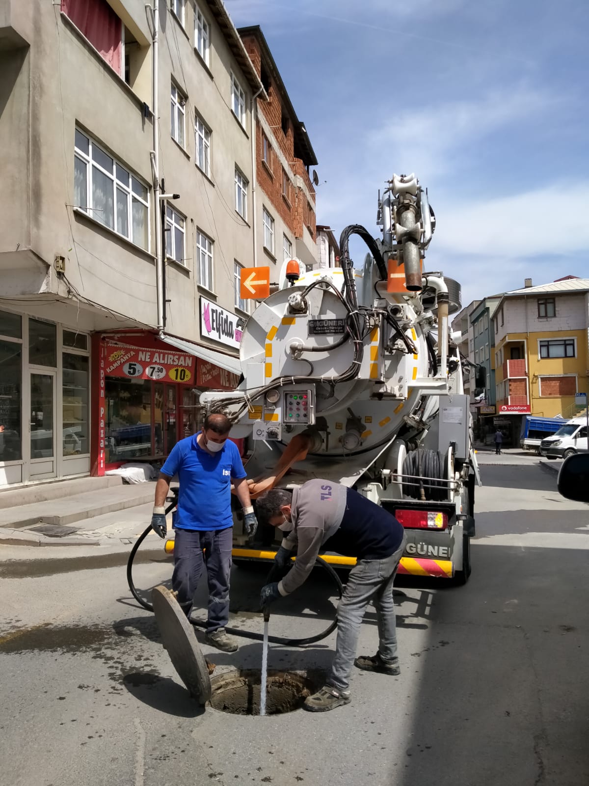 DİLOVASI’NDA ALTYAPI HATLARINDA TEMİZLİK YAPILIYOR