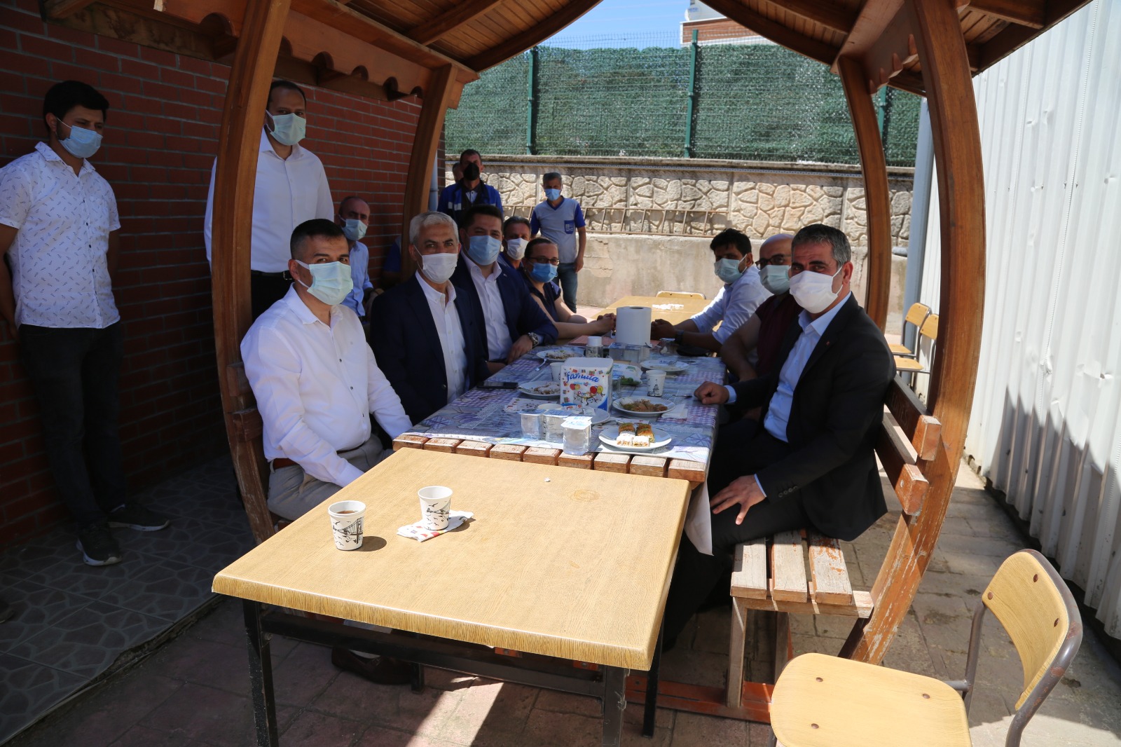 GENEL MÜDÜR ALİ SAĞLIK, NÖBETÇİ EKİPLER İLE BAYRAMLAŞTI