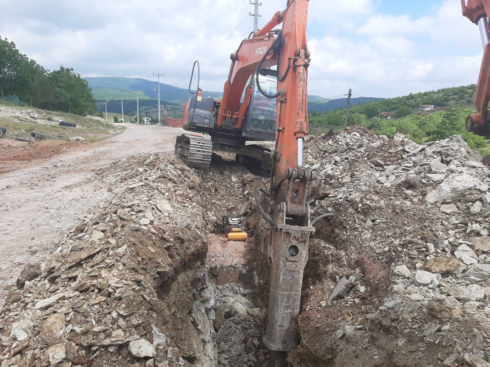 KÖRFEZ KALBURCU’DA SAĞLIKLI ALTYAPI YAPILIYOR