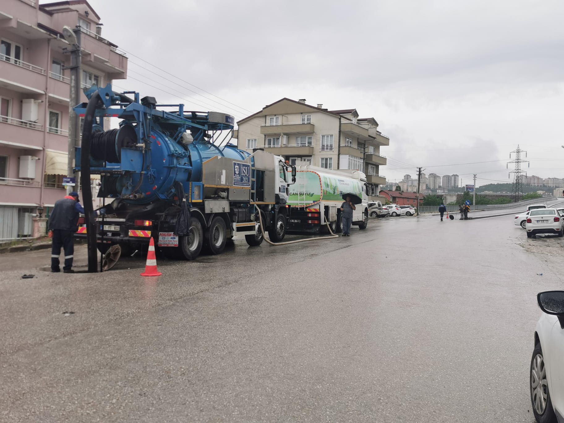 BÜYÜKŞEHİR ANİ YAĞIŞLARA KARŞI GÖREVDE