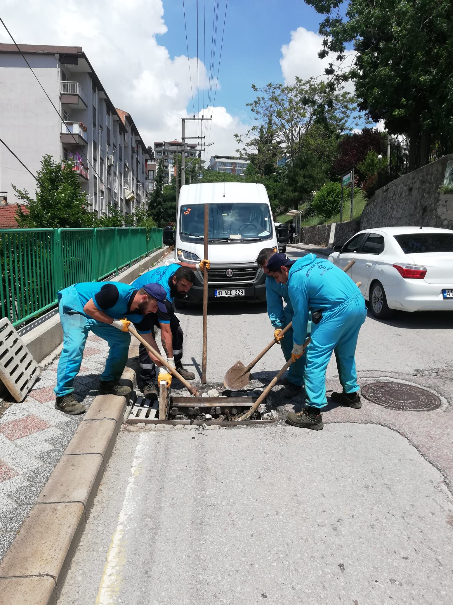 BÜYÜKŞEHİR ANİ YAĞIŞLARA KARŞI GÖREVDE
