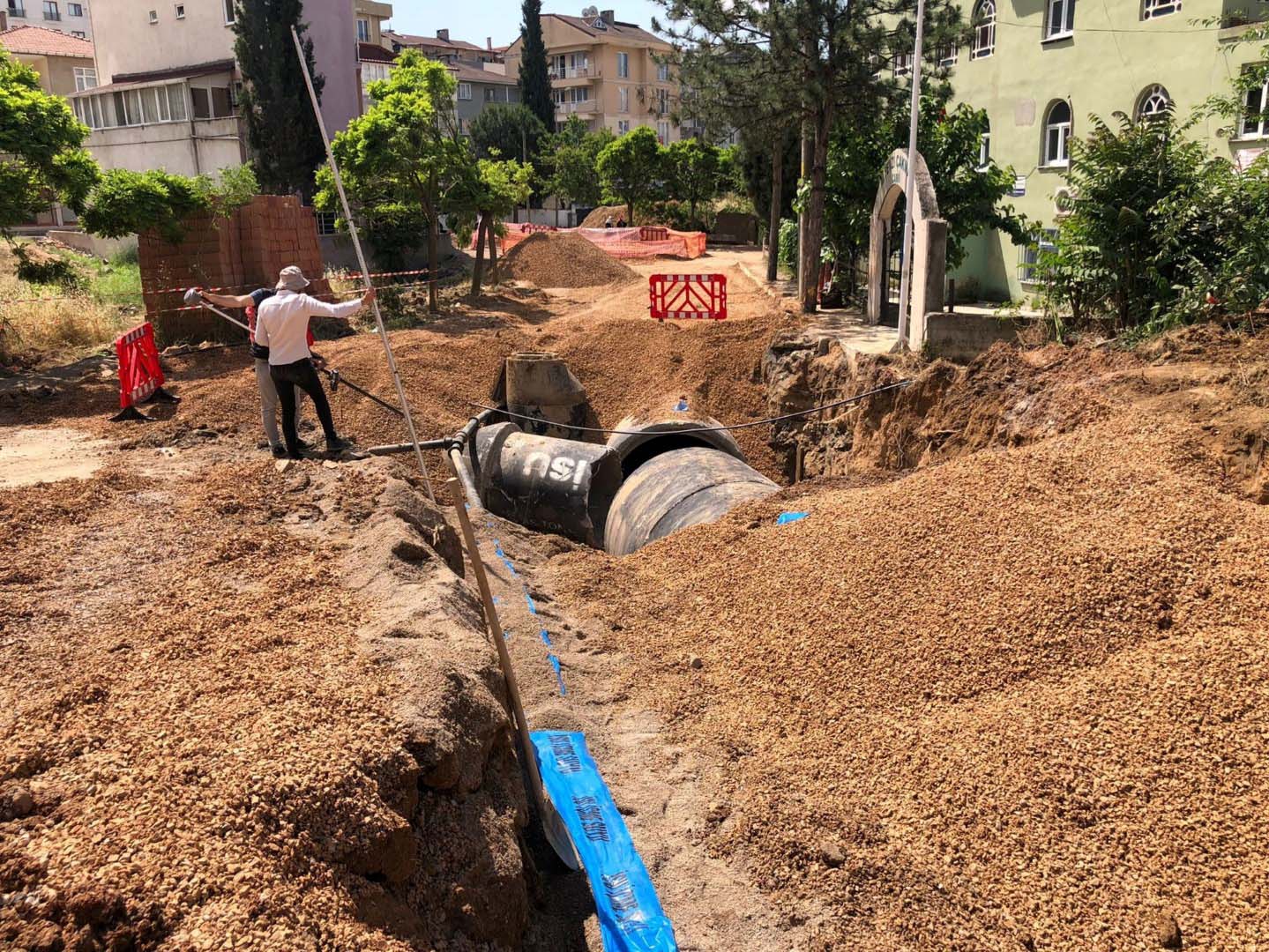 ÇAYIROVA KENT MEYDANI PROJESİ’NDE ALTYAPI DEPLASELERİ YAPILIYOR