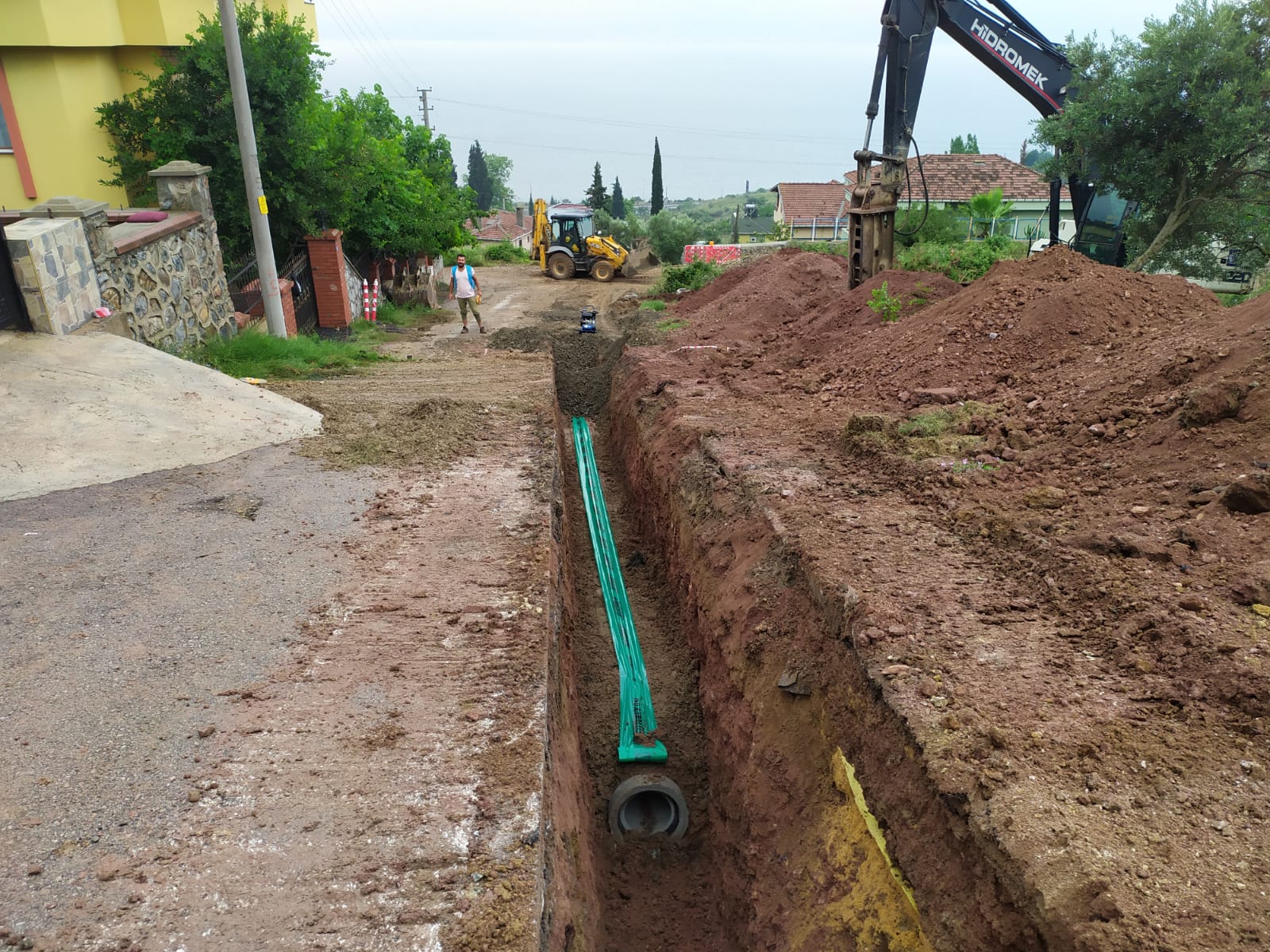 DİLOVASI’NDA SAĞLIKLI ALTYAPI ÇALIŞMALARI SÜRÜYOR