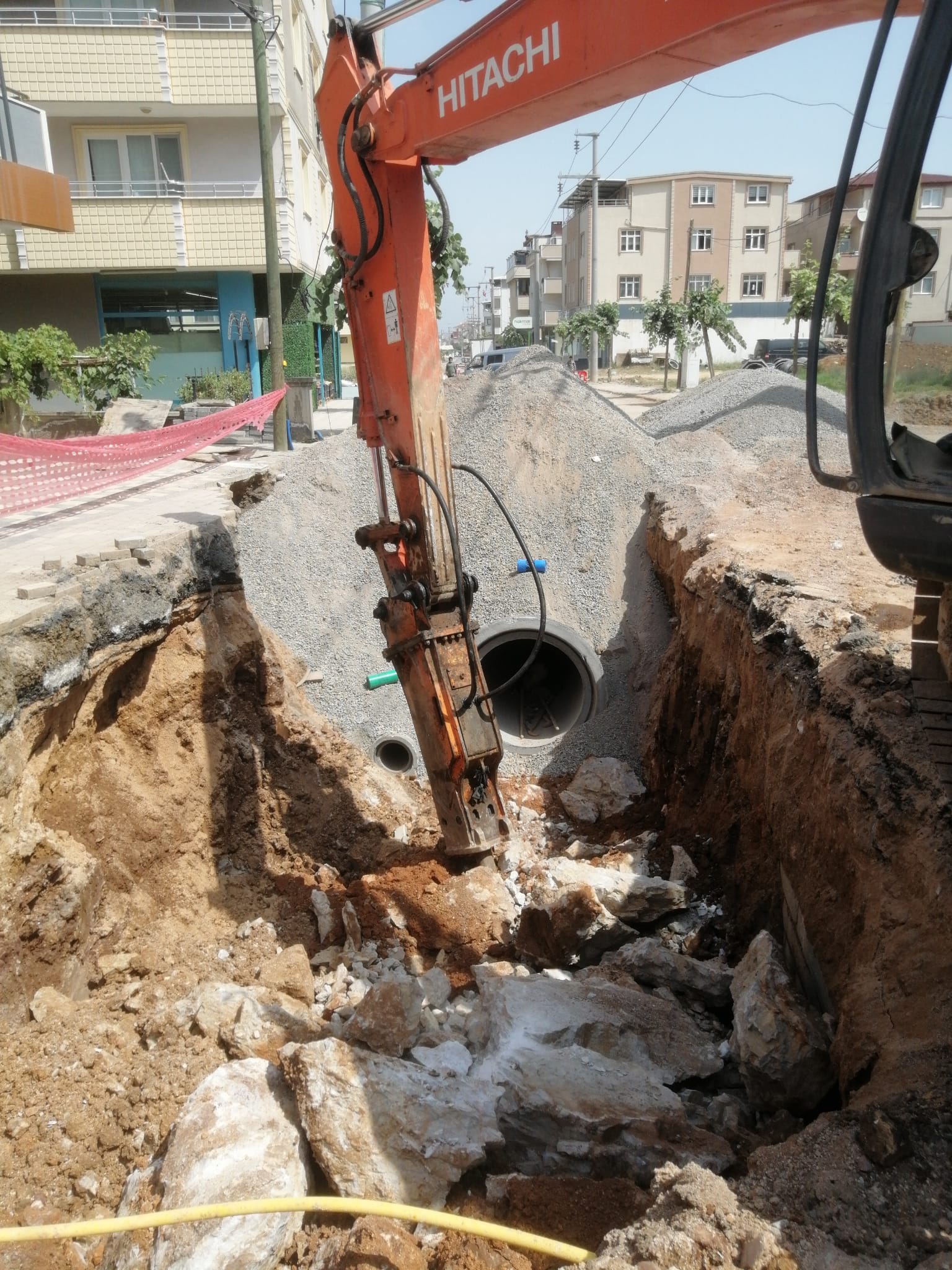 DİLOVASI’NDA SAĞLIKLI ALTYAPI ÇALIŞMALARI SÜRÜYOR