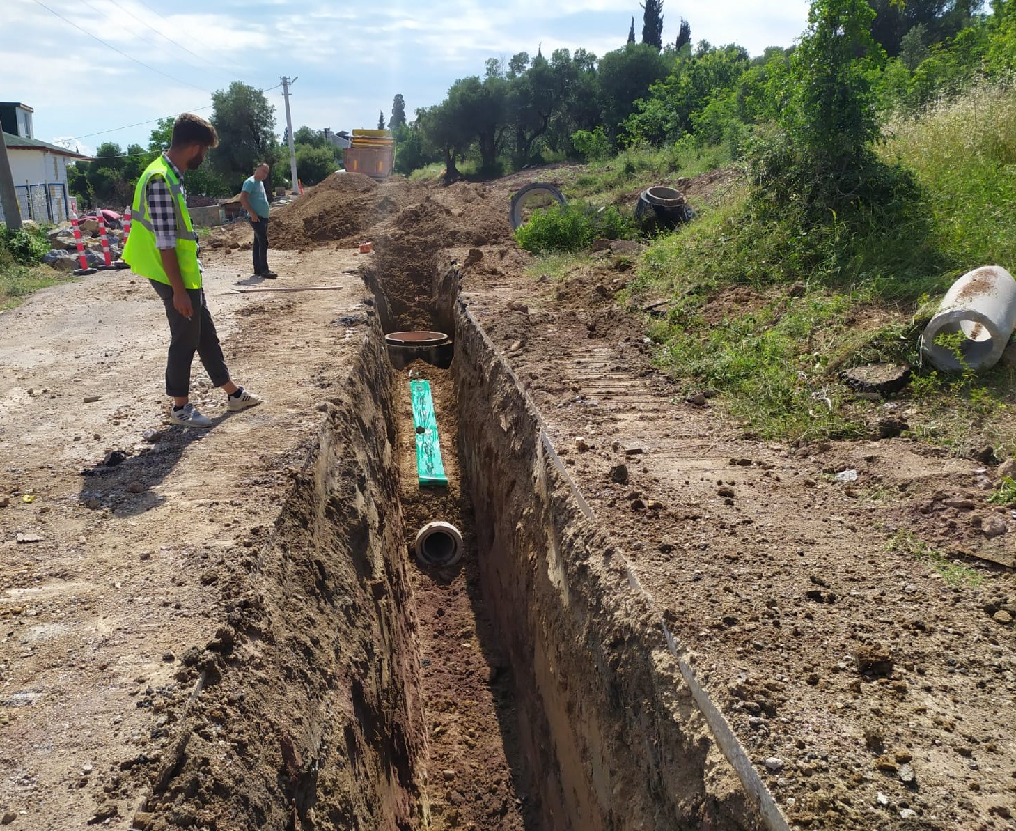 DİLOVASI’NDA SAĞLIKLI ALTYAPI ÇALIŞMALARI SÜRÜYOR