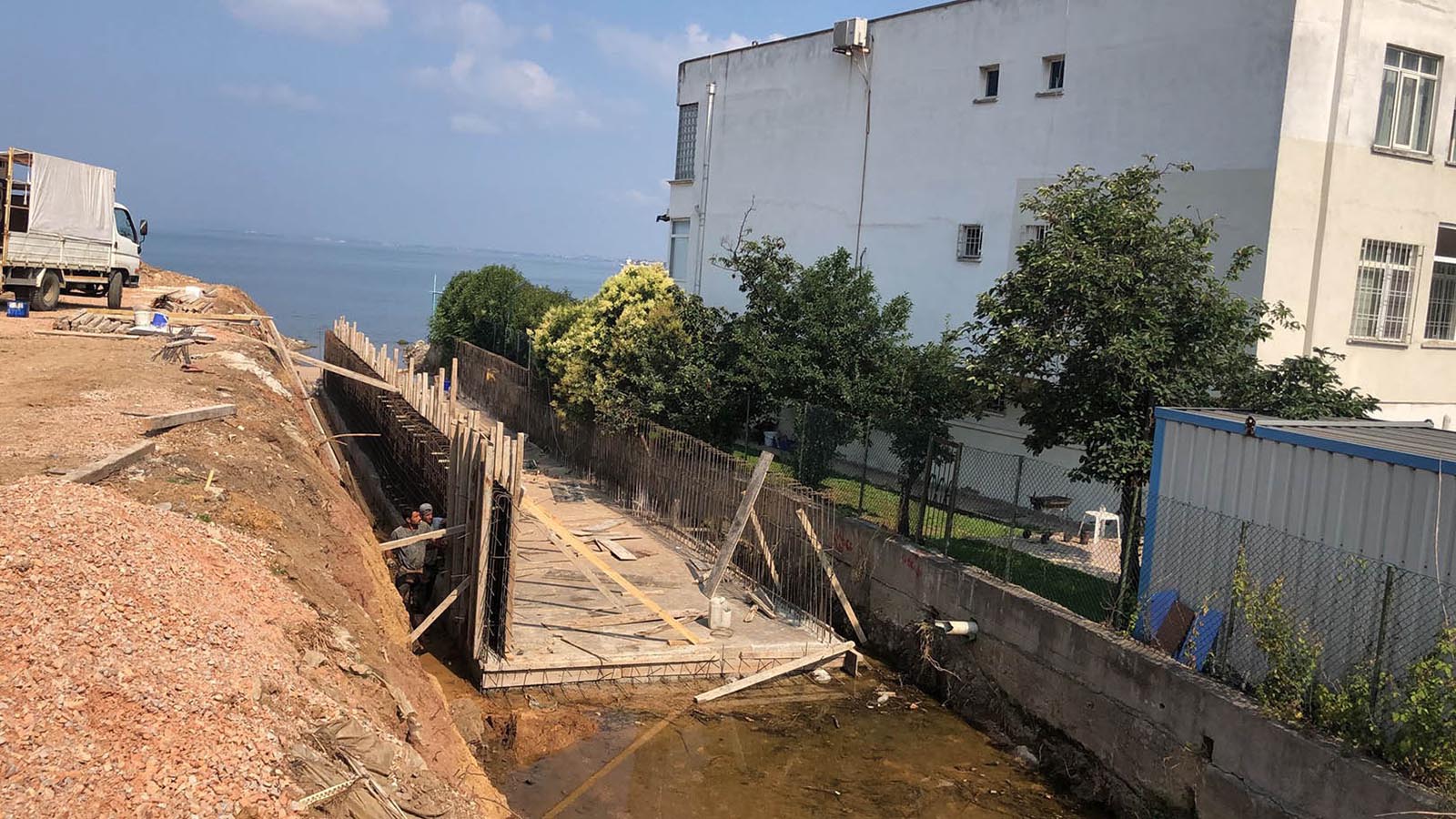 KOCAELİ'DE DERELER DÜZENLİ AKIŞ İÇİN ISLAH EDİLİYOR