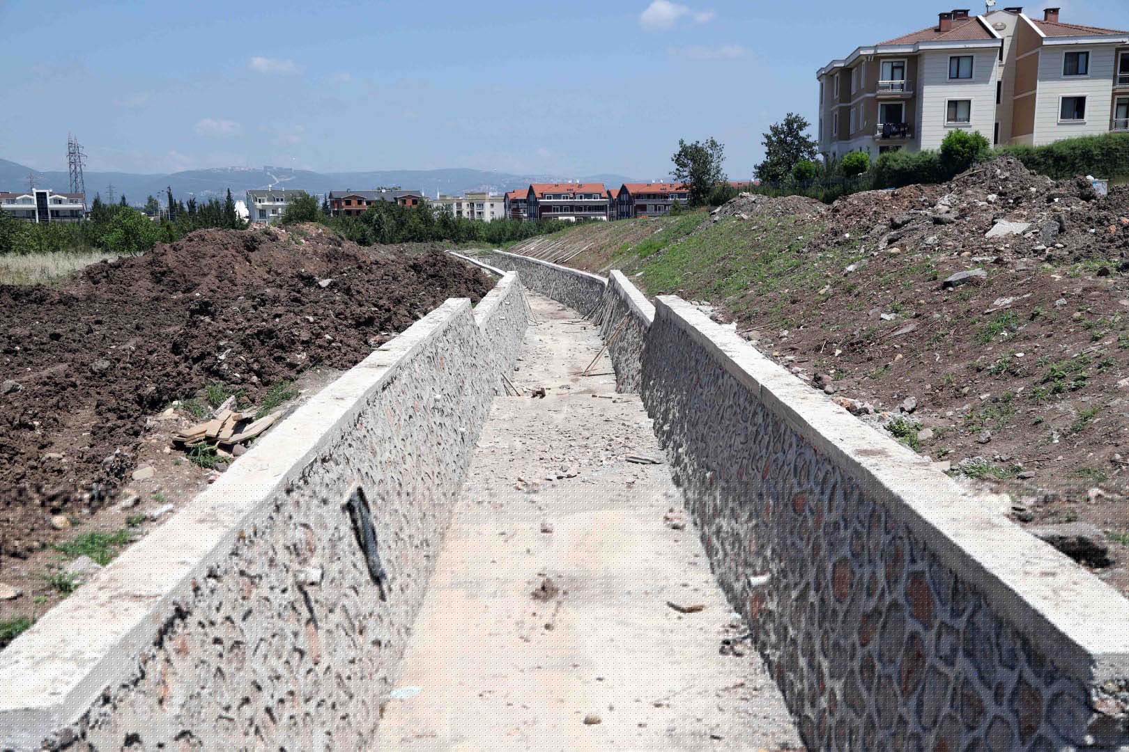 KOCAELİ'DE DERELER DÜZENLİ AKIŞ İÇİN ISLAH EDİLİYOR