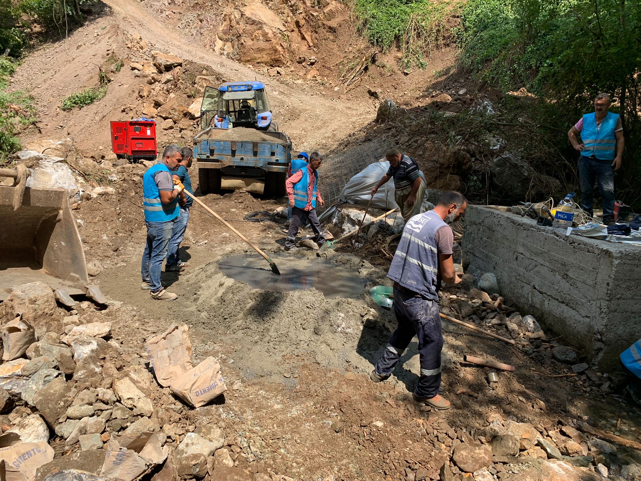 KOCAELİ BÜYÜKŞEHİR İSU EKİPLERİ, BARTIN’DA YARALARI SARIYOR