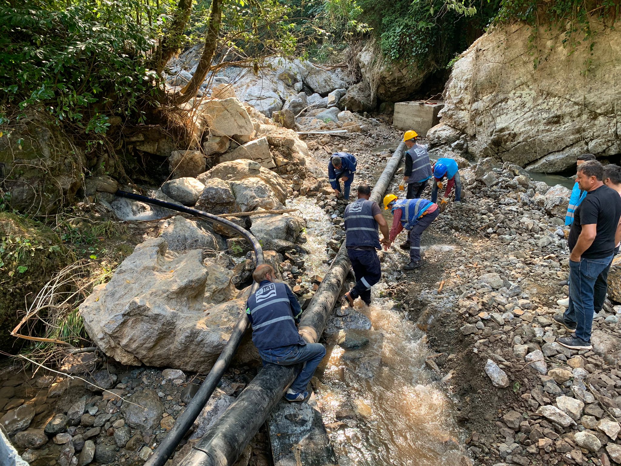 KOCAELİ BÜYÜKŞEHİR İSU EKİPLERİ, BARTIN’DA YARALARI SARIYOR