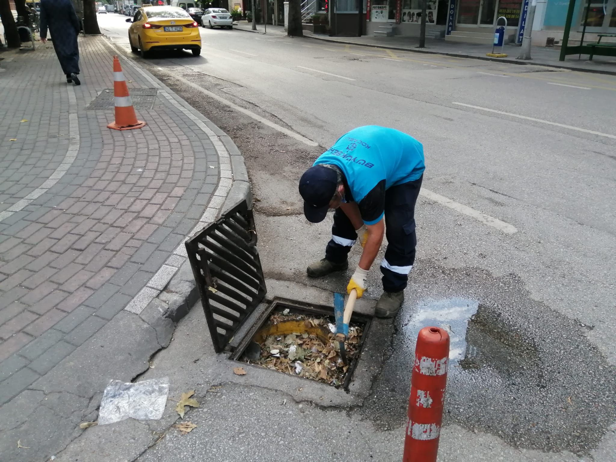 SAĞANAK YAĞIŞ:YAĞMURSUYU HATLARI TEMİZLENİYOR.
