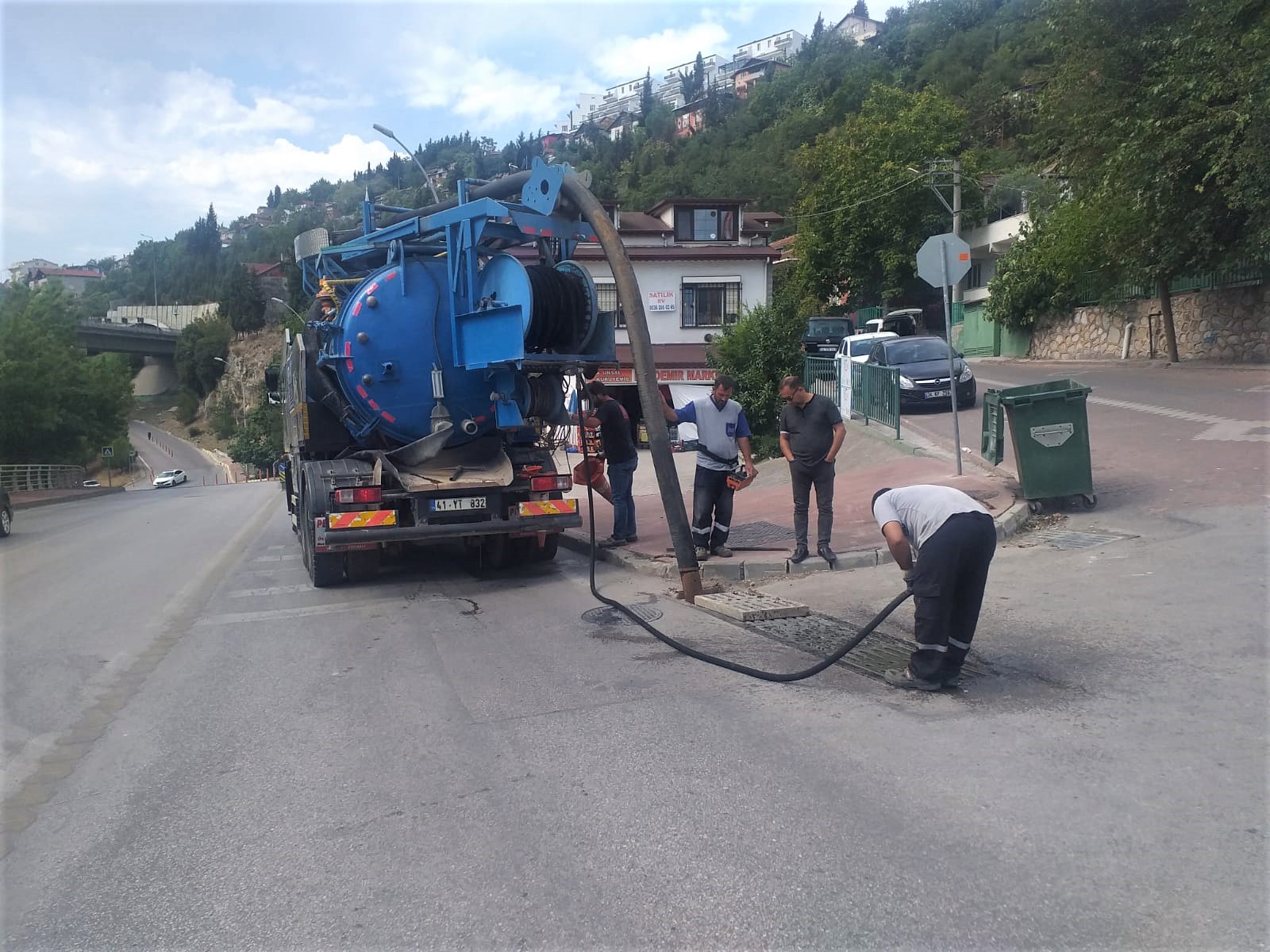 SAĞANAK YAĞIŞ:YAĞMURSUYU HATLARI TEMİZLENİYOR.