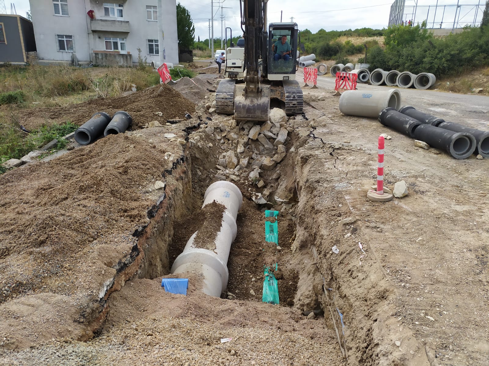 DİLOVASI’NA HAYAT KATACAK PROJE: ALTYAPI ÇALIŞMALARI PROGRAM ÇERÇEVESİNDE SÜRÜYOR