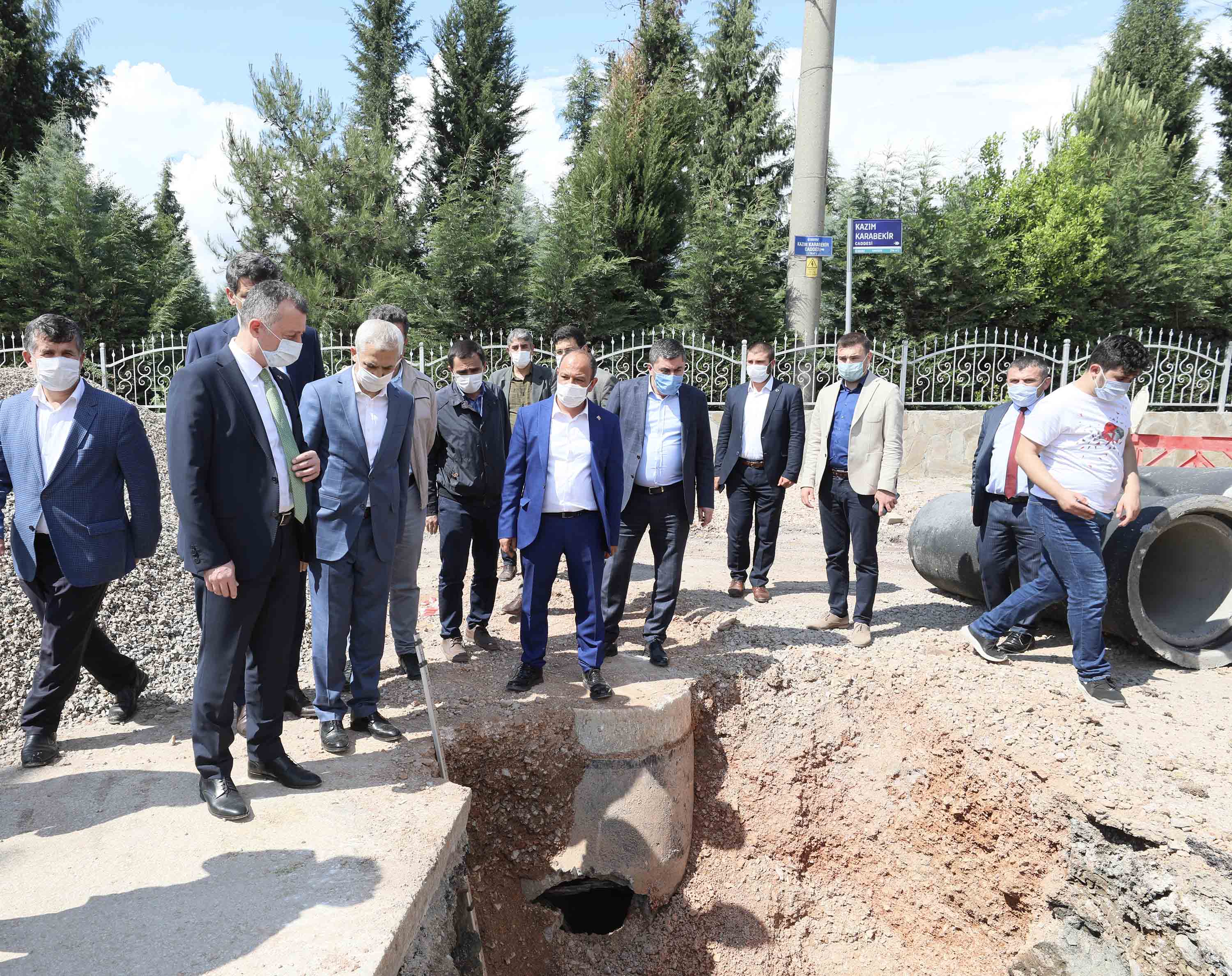 BAŞKAN DOÇ. DR. TAHİR BÜYÜKAKIN, ”KOCAELİ’NİN HER KARIŞ TOPRAĞINA HİZMET VERİYORUZ.”