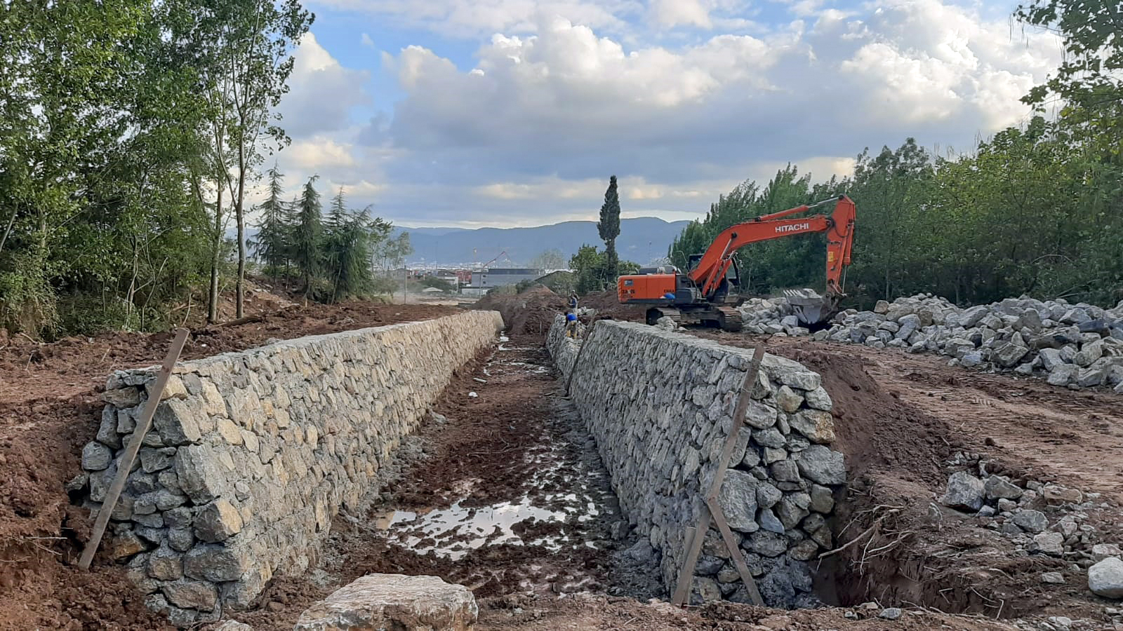 KÖRFEZ İLÇESİNDE DERELER ISLAH EDİLİYOR