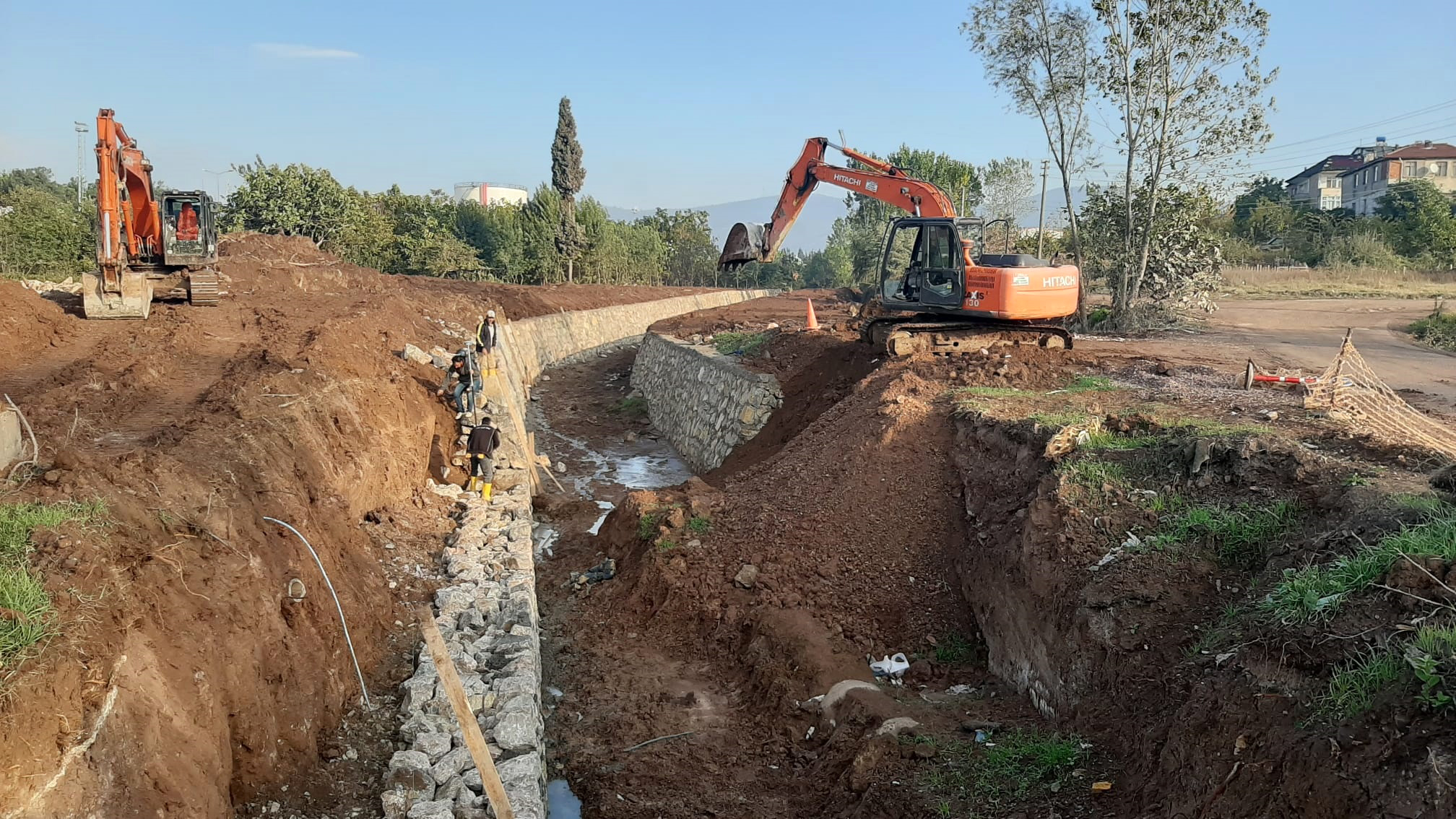 KÖRFEZ İLÇESİNDE DERELER ISLAH EDİLİYOR