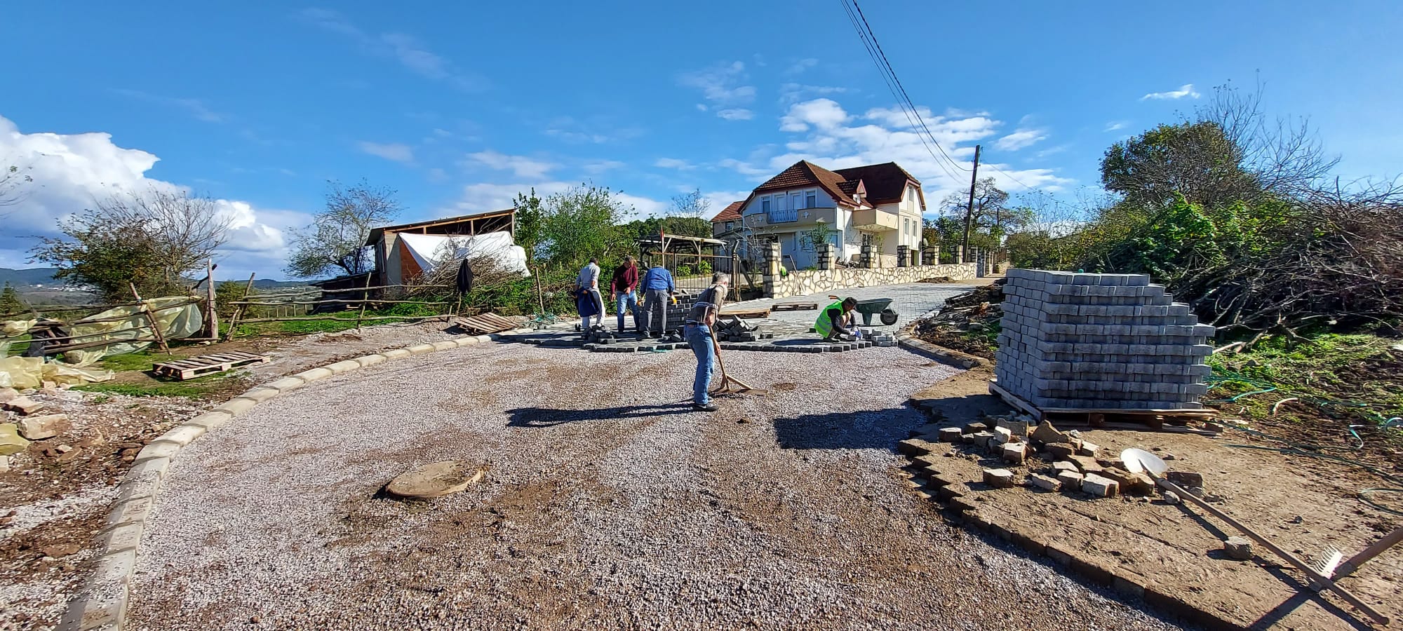KANDIRA’DA ALTYAPIDAN SONRA ÜSTYAPI ÇALIŞMALARI YAPILIYOR