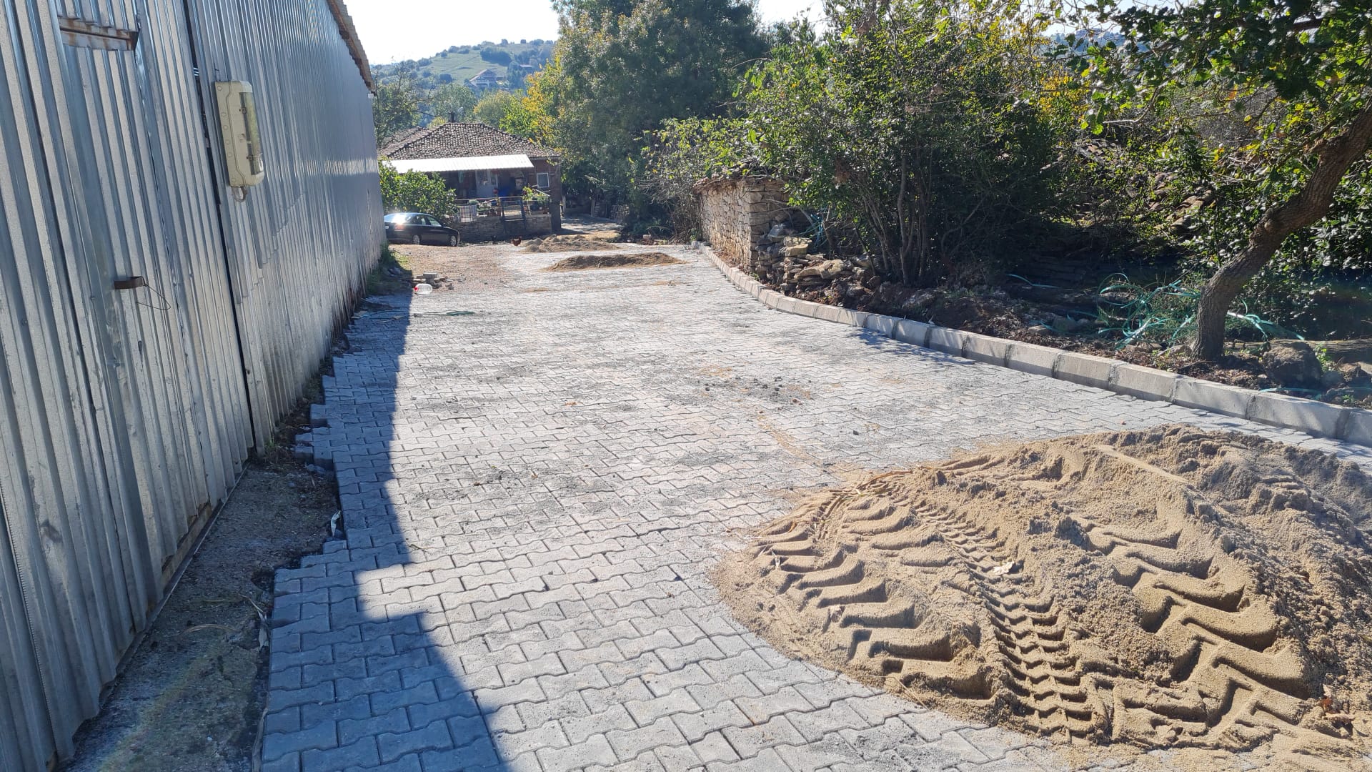 KANDIRA’DA ALTYAPIDAN SONRA ÜSTYAPI ÇALIŞMALARI YAPILIYOR