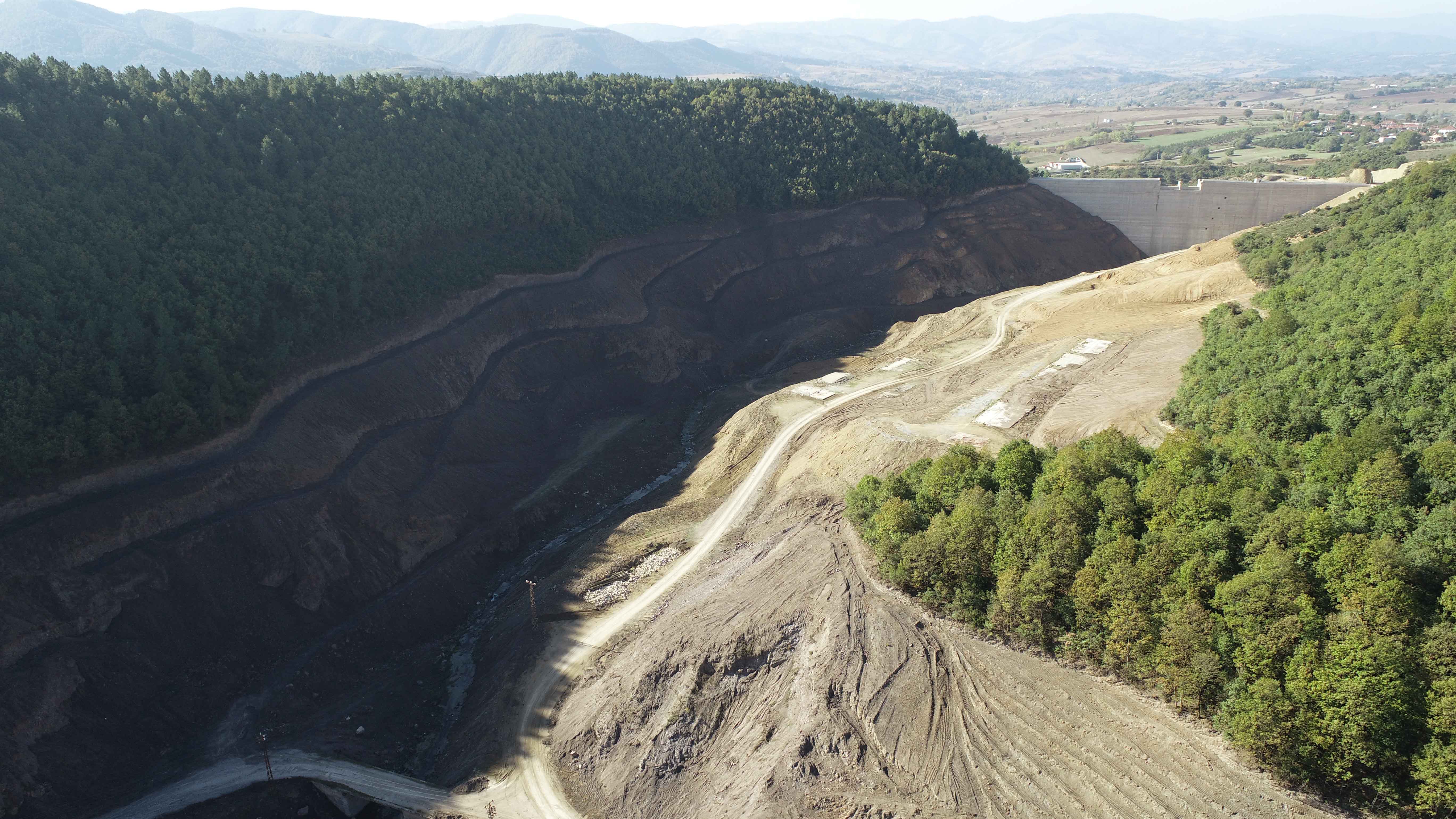 KARAMÜRSEL İHSANİYE BARAJI’NDA TEMİZLİK ÇALIŞMALARI TAMAMLANDI