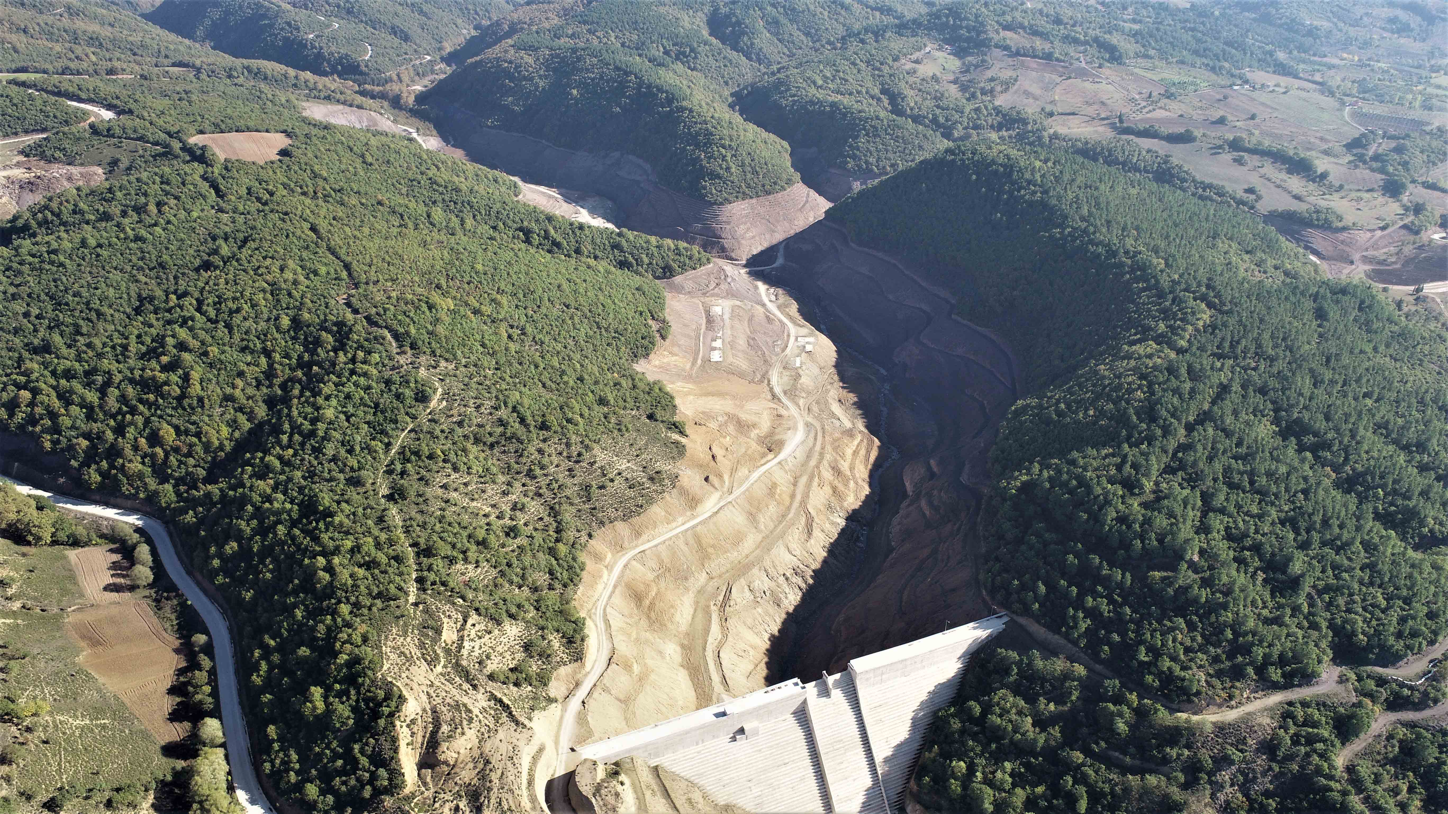 KARAMÜRSEL İHSANİYE BARAJI’NDA TEMİZLİK ÇALIŞMALARI TAMAMLANDI