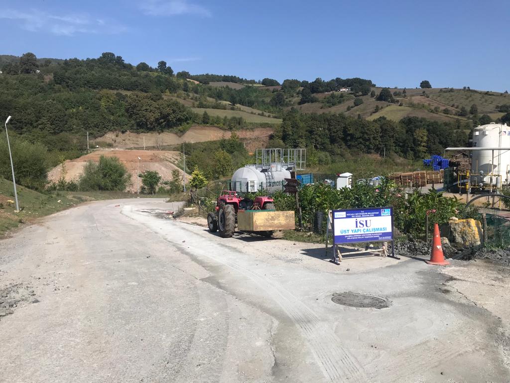 GÖLCÜK’TE ALTYAPISI TAMAMLANAN CADDE VE SOKAKLARDA  ÜSTYAPI YAPILIYOR