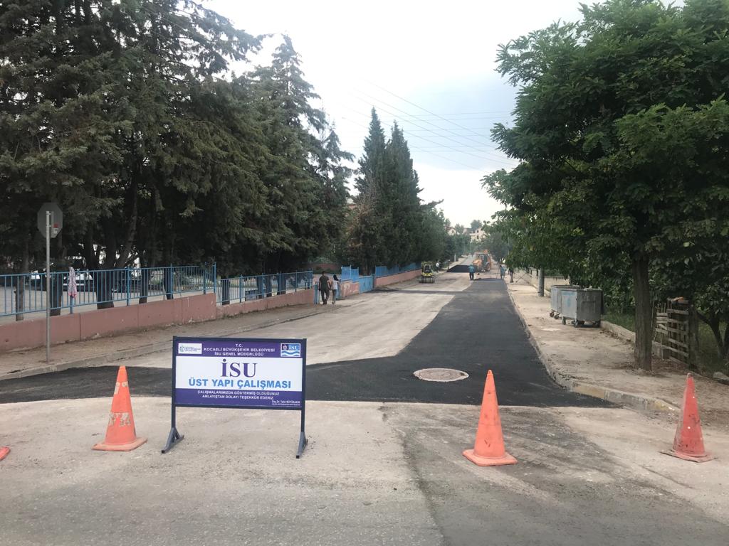 GÖLCÜK’TE ALTYAPISI TAMAMLANAN CADDE VE SOKAKLARDA  ÜSTYAPI YAPILIYOR