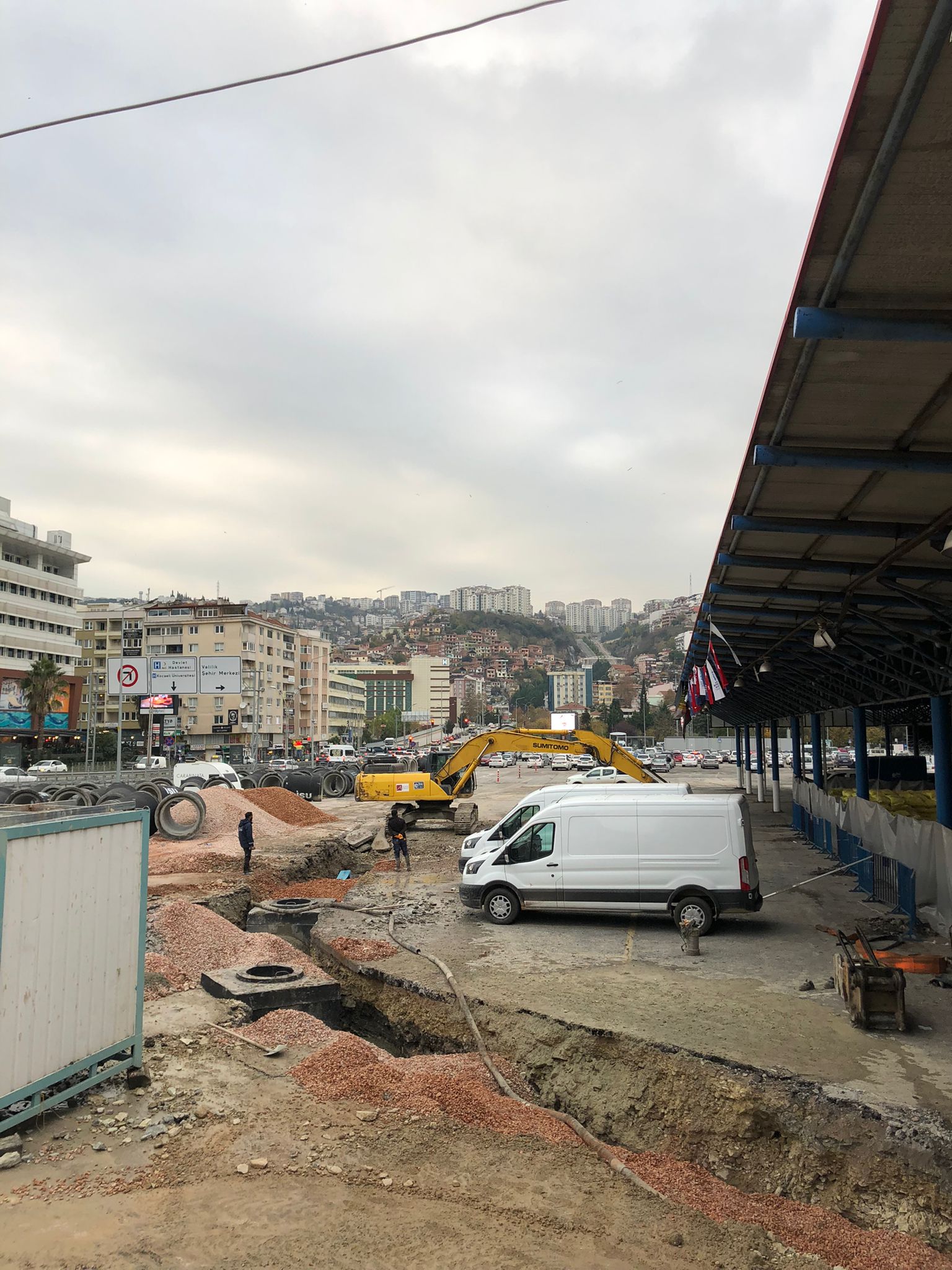 MİLLİ İRADE MEYDANI’NA YENİ YAĞMURSUYU HATTI YAPILIYOR