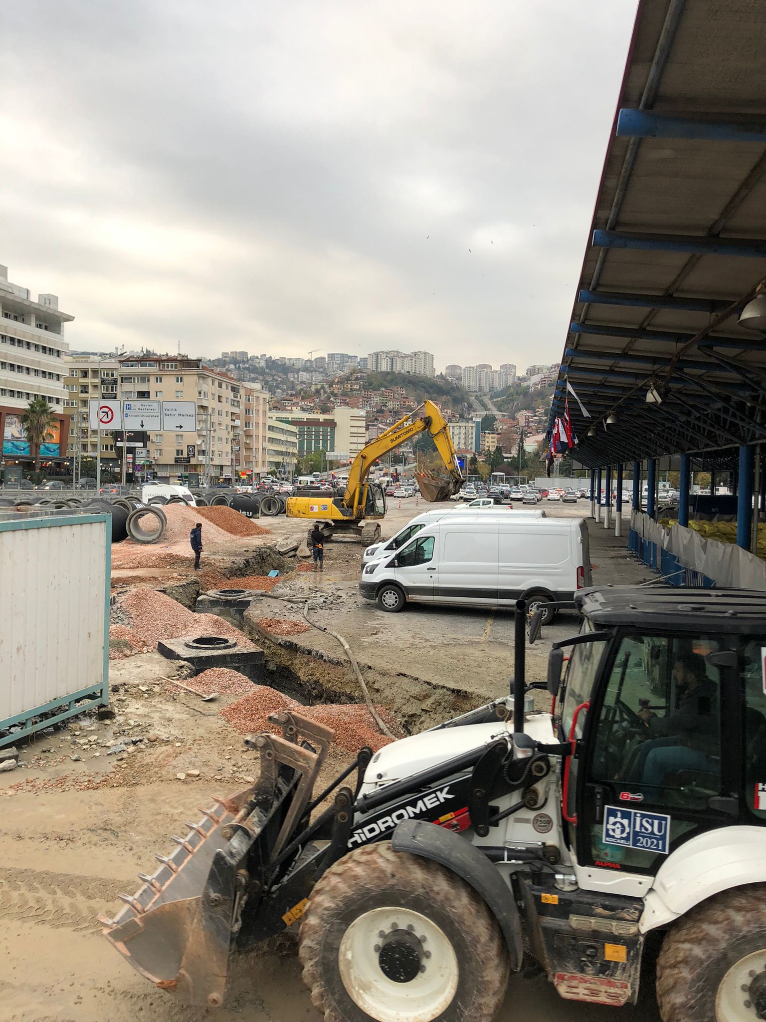 MİLLİ İRADE MEYDANI’NA YENİ YAĞMURSUYU HATTI YAPILIYOR