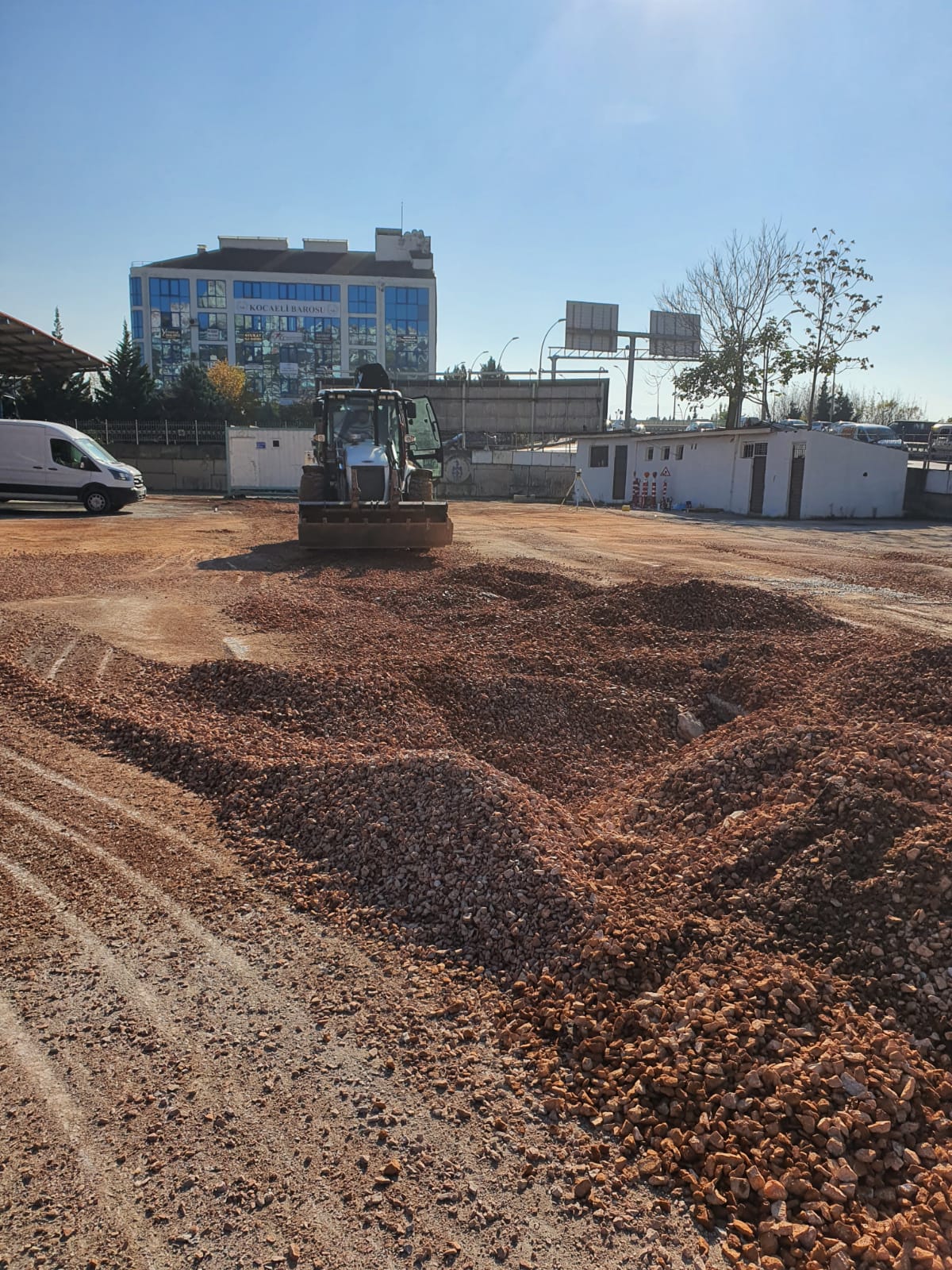 MİLLİ İRADE MEYDANI’NA YENİ YAĞMURSUYU HATTI YAPILIYOR