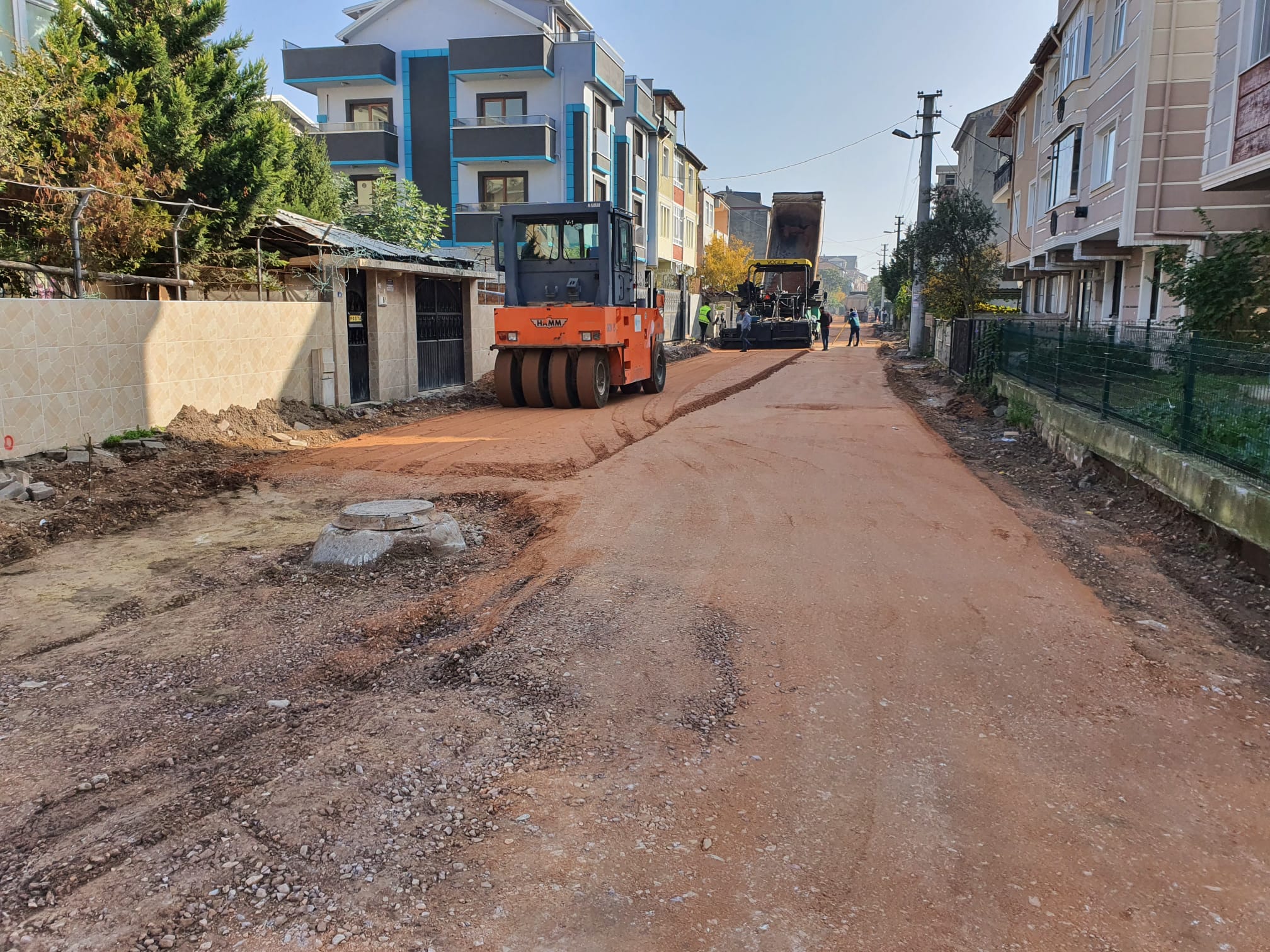 KARTEPE DUMLUPINAR MAHALLESİNDE  ALTYAPI VE ÜSTYAPI ÇALIŞMALARI SÜRÜYOR