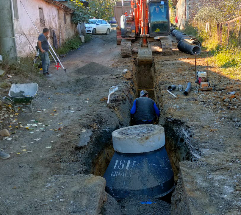 AKMEŞE’DE ALTYAPI ÇALIŞMALARI DEVAM EDİYOR: 12.5 KM ALTYAPI HATTI YAPILDI
