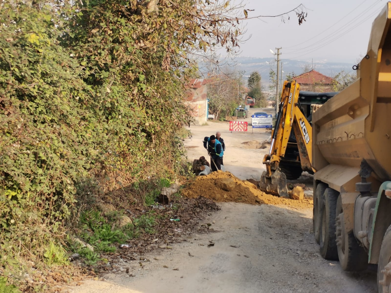 AKMEŞE’DE ALTYAPI ÇALIŞMALARI DEVAM EDİYOR: 12.5 KM ALTYAPI HATTI YAPILDI