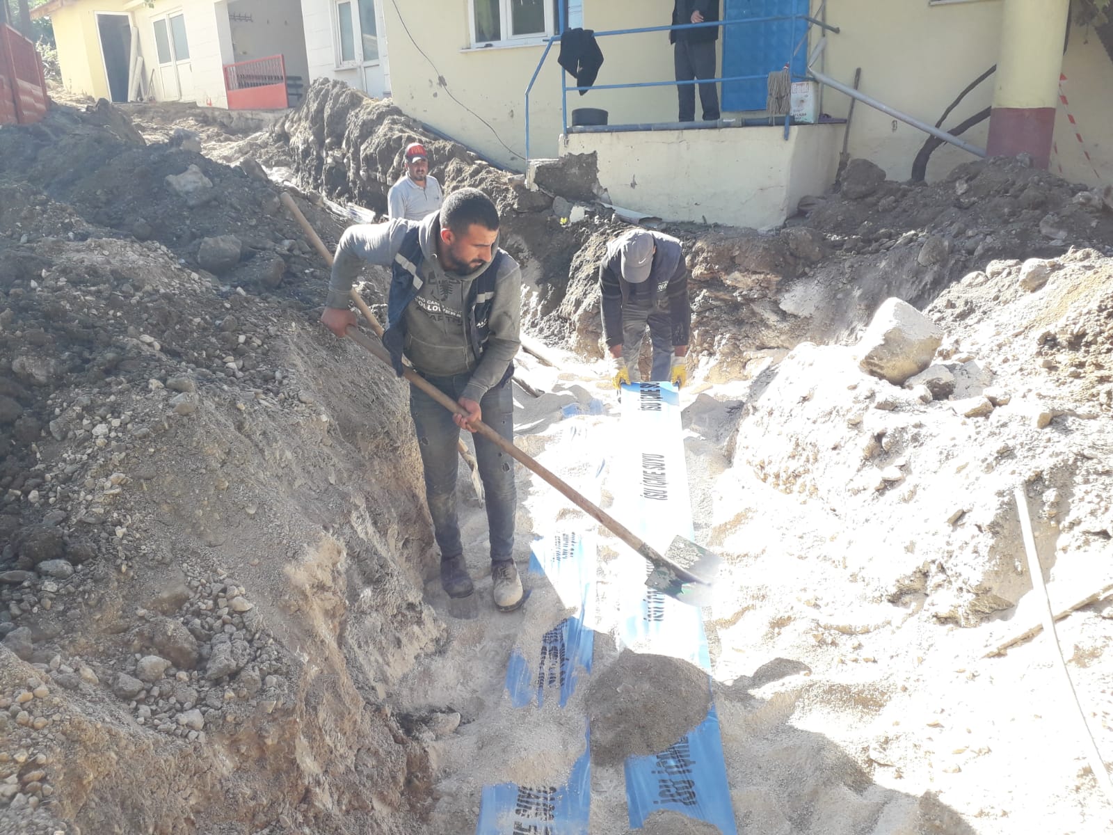 KARAMÜRSEL ÇAMDİBİ MAHALLESİ’NDE  ALTYAPI HATLARI BAŞTAN AŞAĞI YENİLENDİ