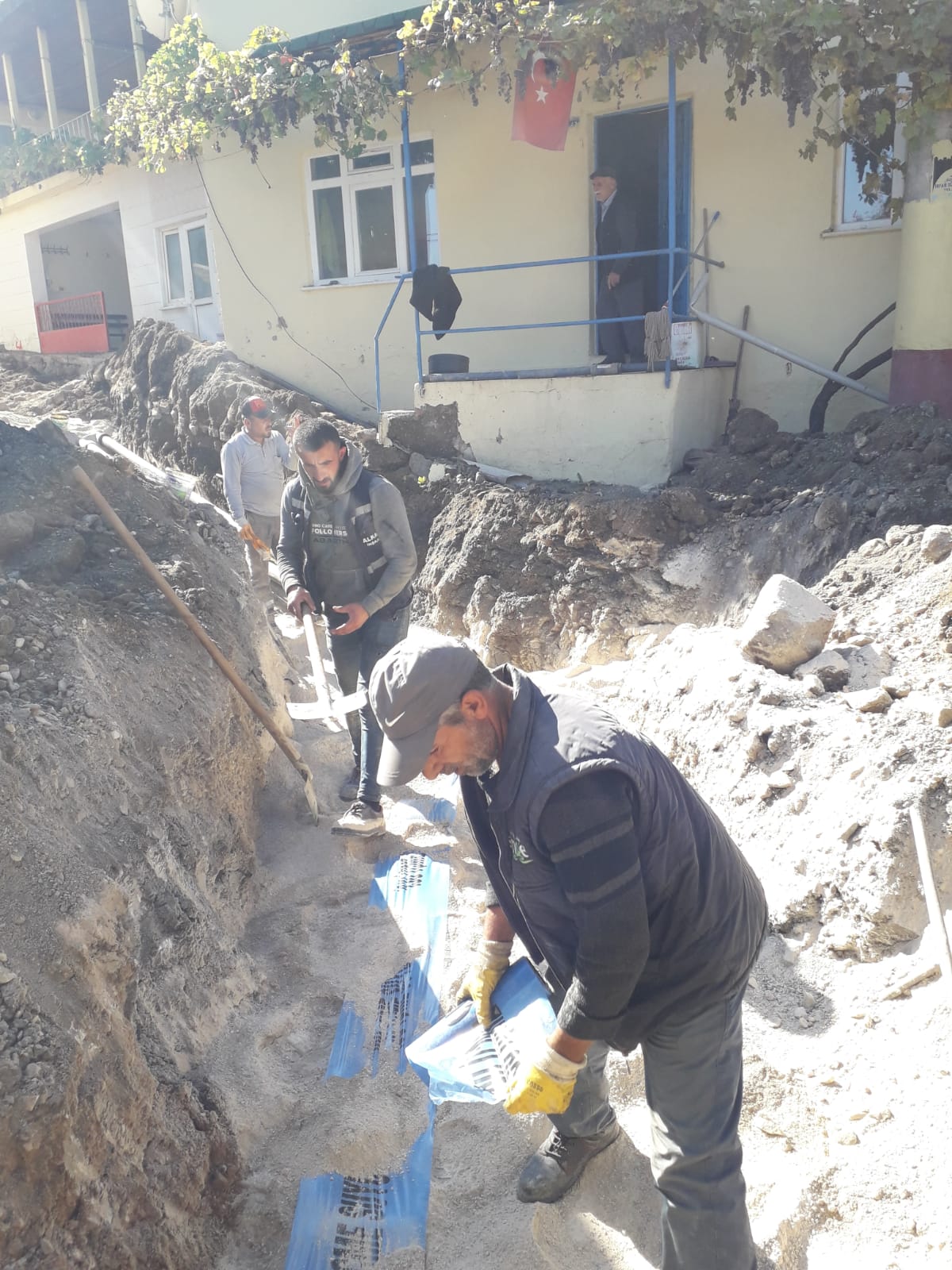 KARAMÜRSEL ÇAMDİBİ MAHALLESİ’NDE  ALTYAPI HATLARI BAŞTAN AŞAĞI YENİLENDİ