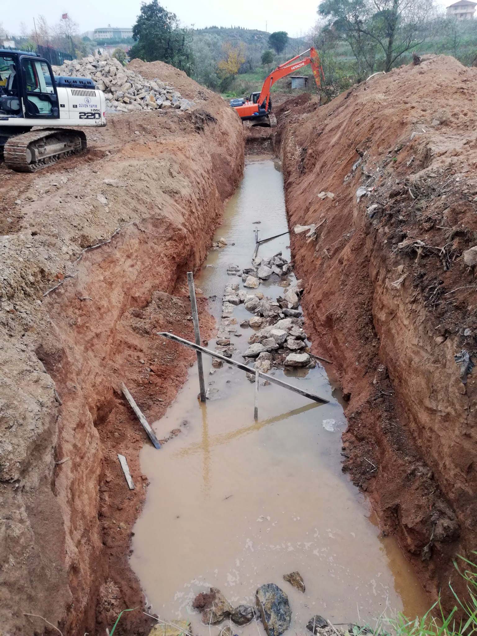 ÇAYIROVA’DA ALTYAPI VE DERE ISLAHI ÇALIŞMALARI 
