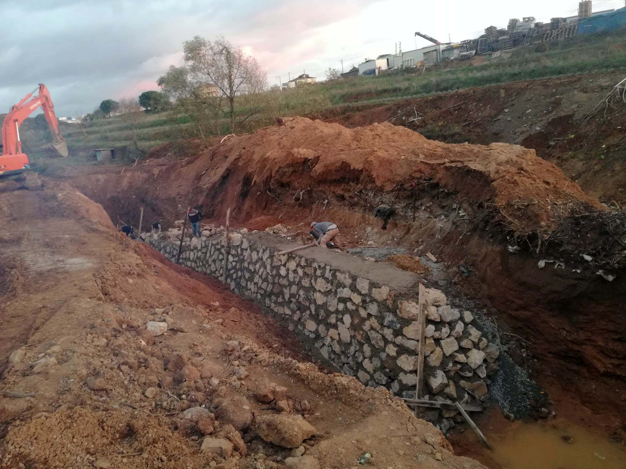 ÇAYIROVA’DA ALTYAPI VE DERE ISLAHI ÇALIŞMALARI 