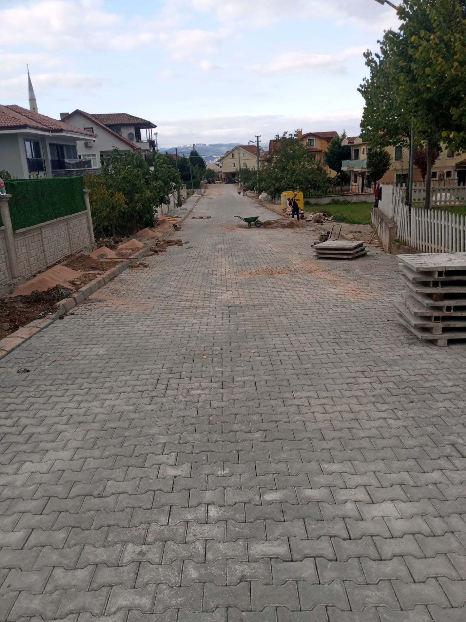BAŞİSKELE’DE ALTYAPIDAN SONRA ÜSTYAPI ÇALIŞMALARI YAPILIYOR