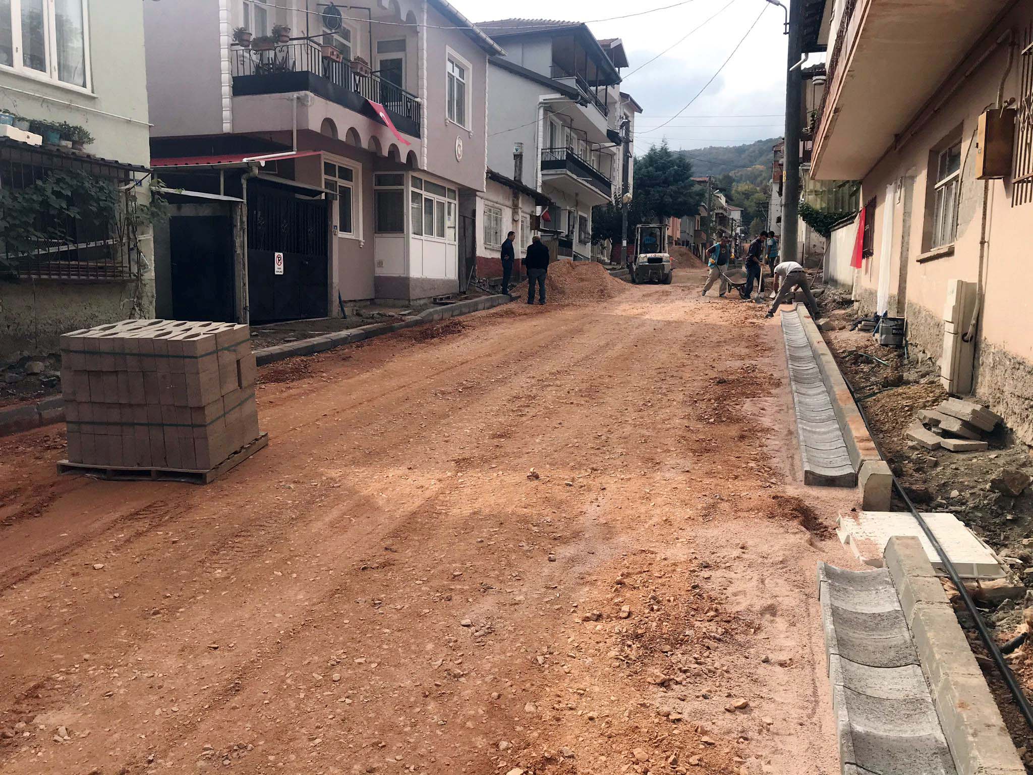 BAŞİSKELE’DE ALTYAPIDAN SONRA ÜSTYAPI ÇALIŞMALARI YAPILIYOR
