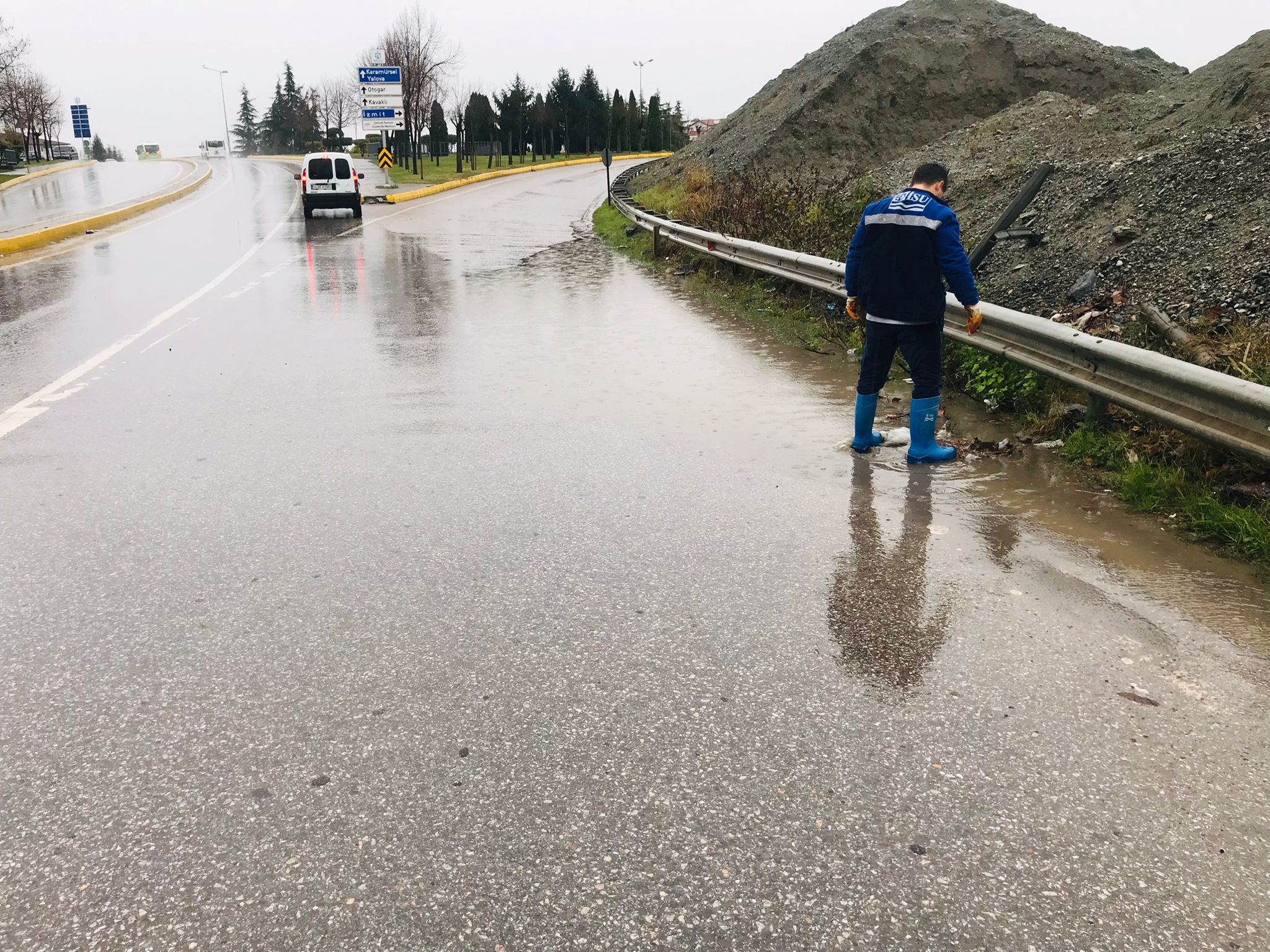 ALTYAPI HATLARI TEMİZLENİYOR, KAZI ALANLARI DOLDURULUYOR