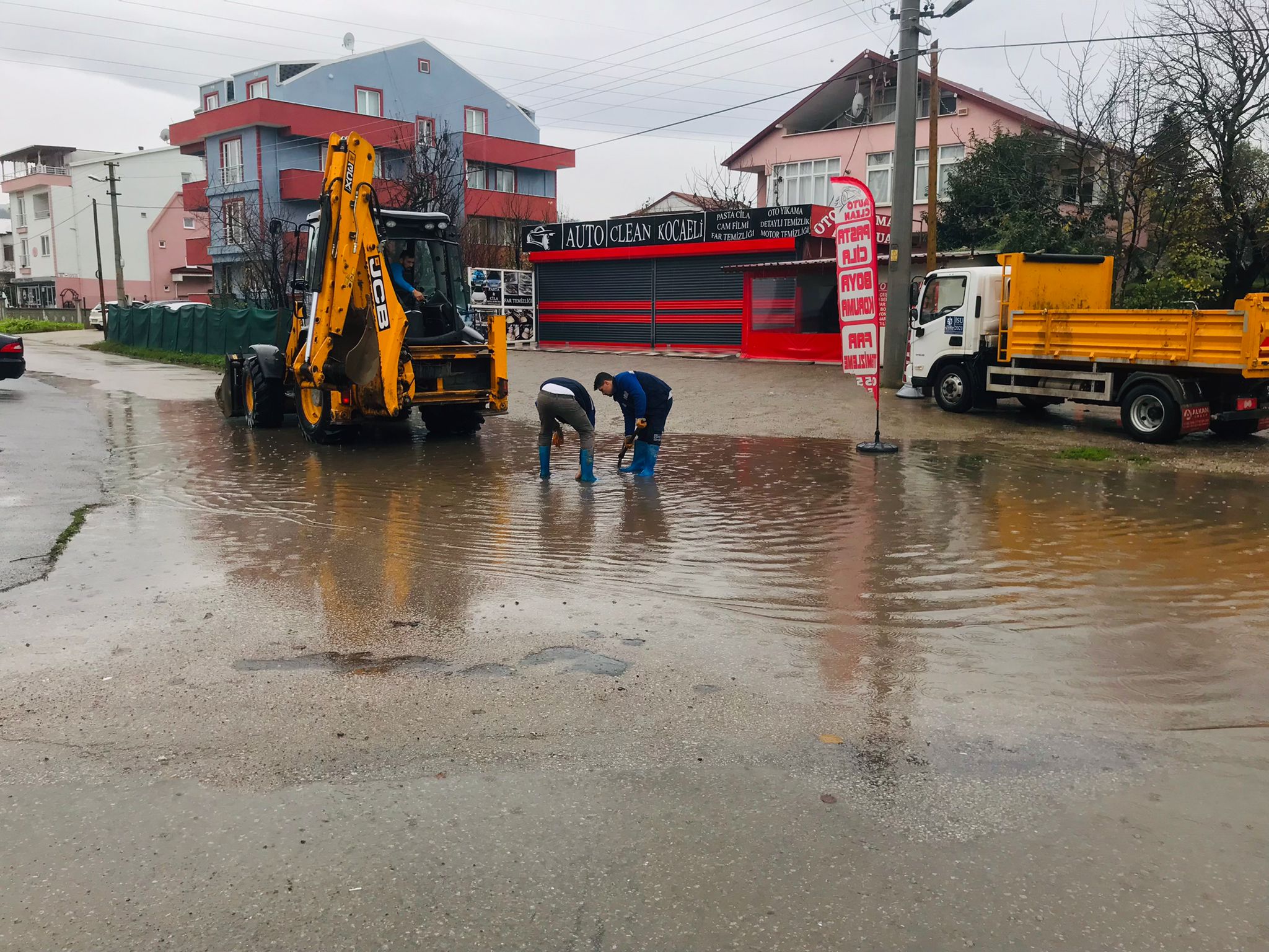 ALTYAPI HATLARI TEMİZLENİYOR, KAZI ALANLARI DOLDURULUYOR