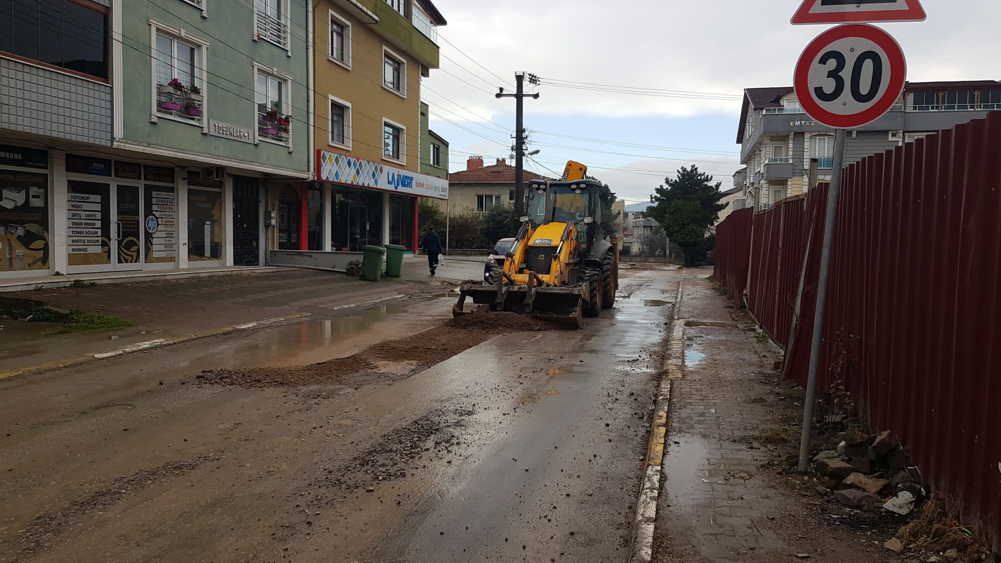 ALTYAPI HATLARI TEMİZLENİYOR, KAZI ALANLARI DOLDURULUYOR