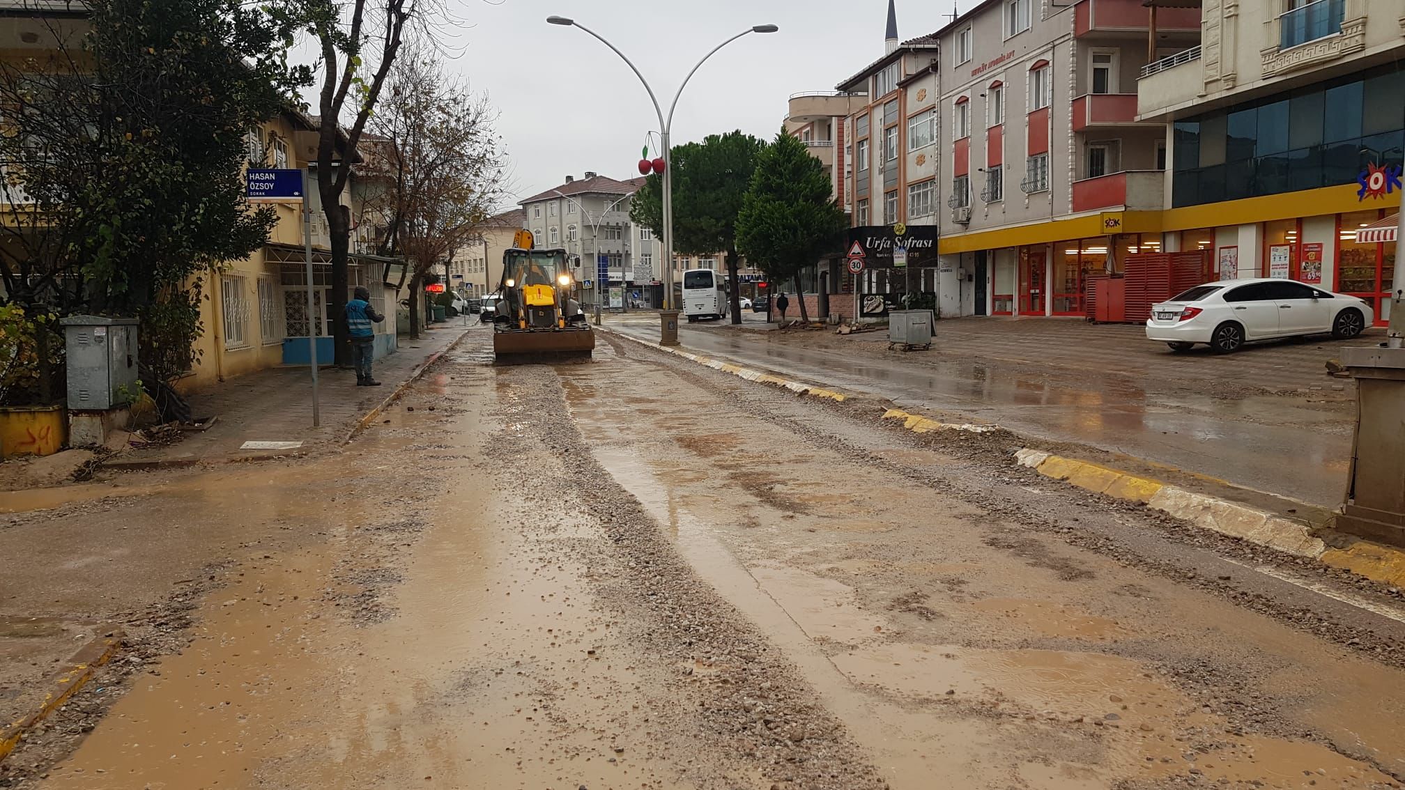 ALTYAPI HATLARI TEMİZLENİYOR, KAZI ALANLARI DOLDURULUYOR