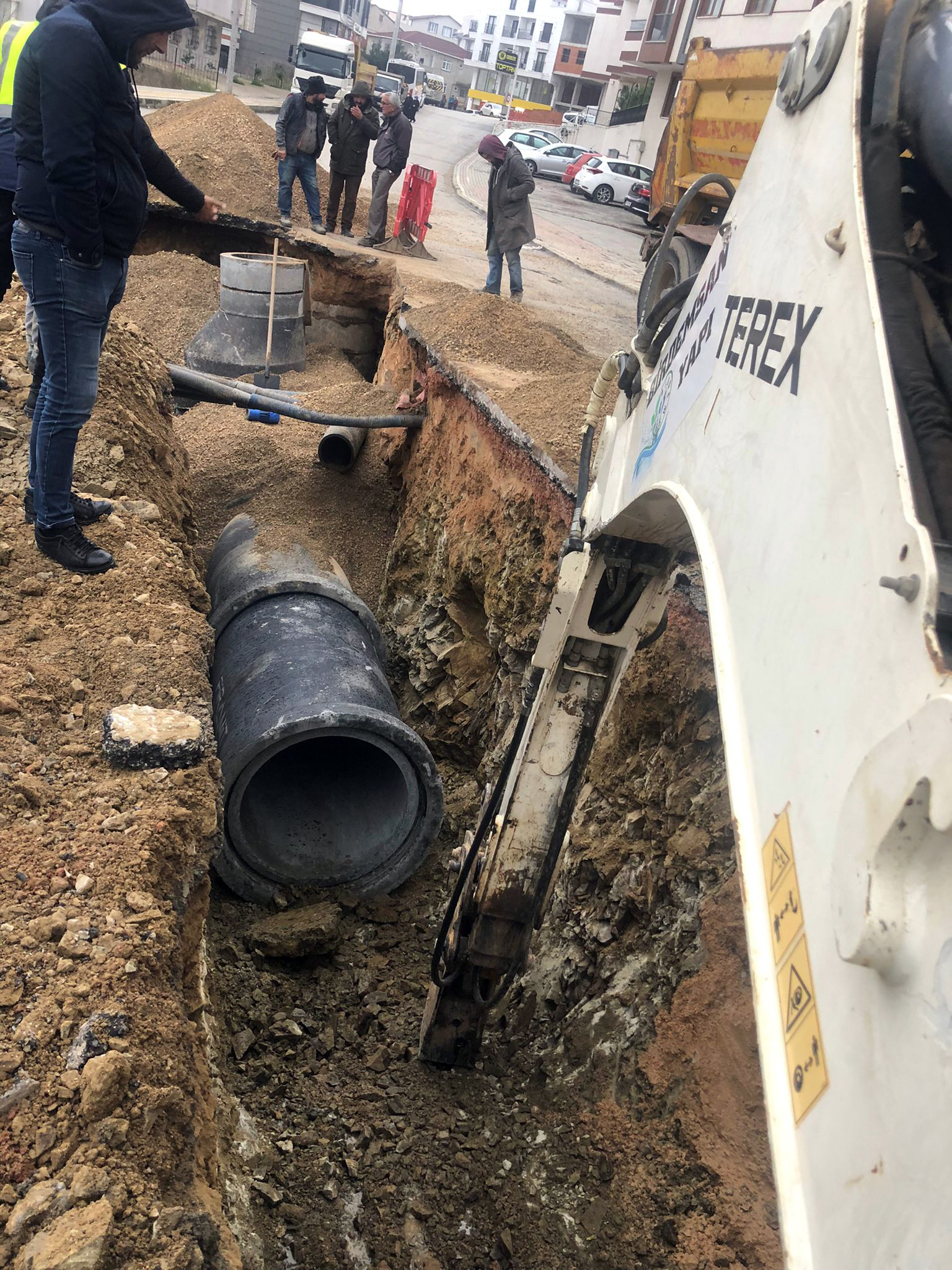 GEBZE BARIŞ MAHALLESİNDE ALTYAPI PROBLEMLERİ GİDERİLİYOR