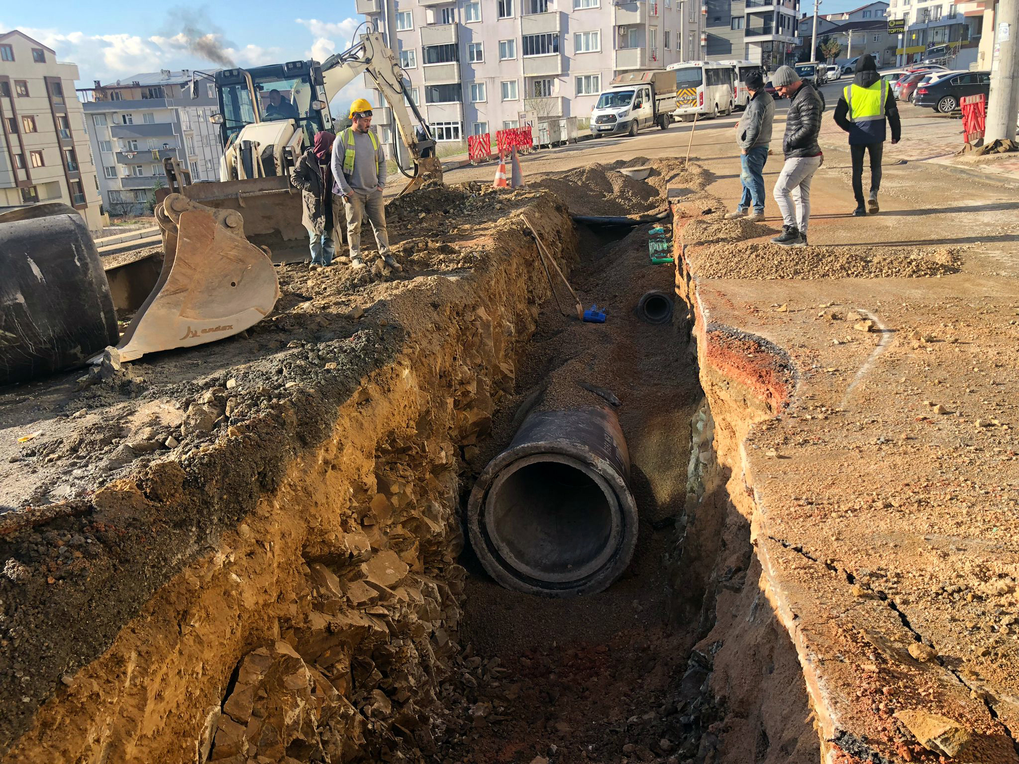 GEBZE BARIŞ MAHALLESİNDE ALTYAPI PROBLEMLERİ GİDERİLİYOR
