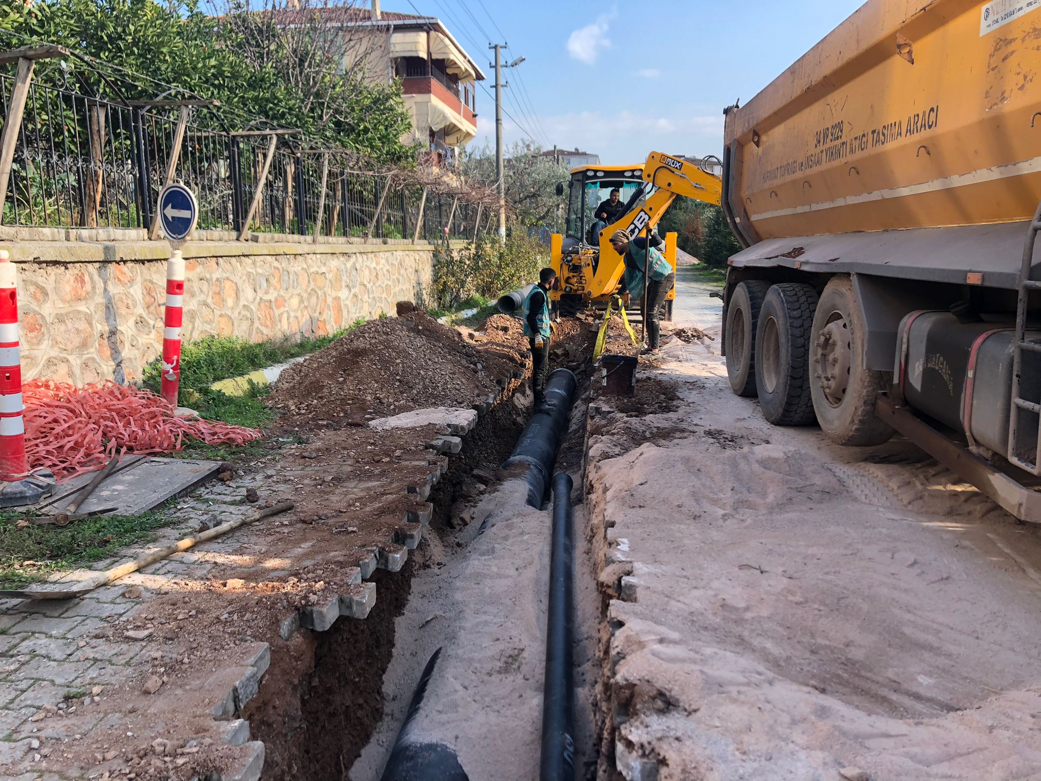 KÖRFEZ KİRAZLIYALI MAHALLESİNİN İÇMESUYU HATLARI YENİLENİYOR