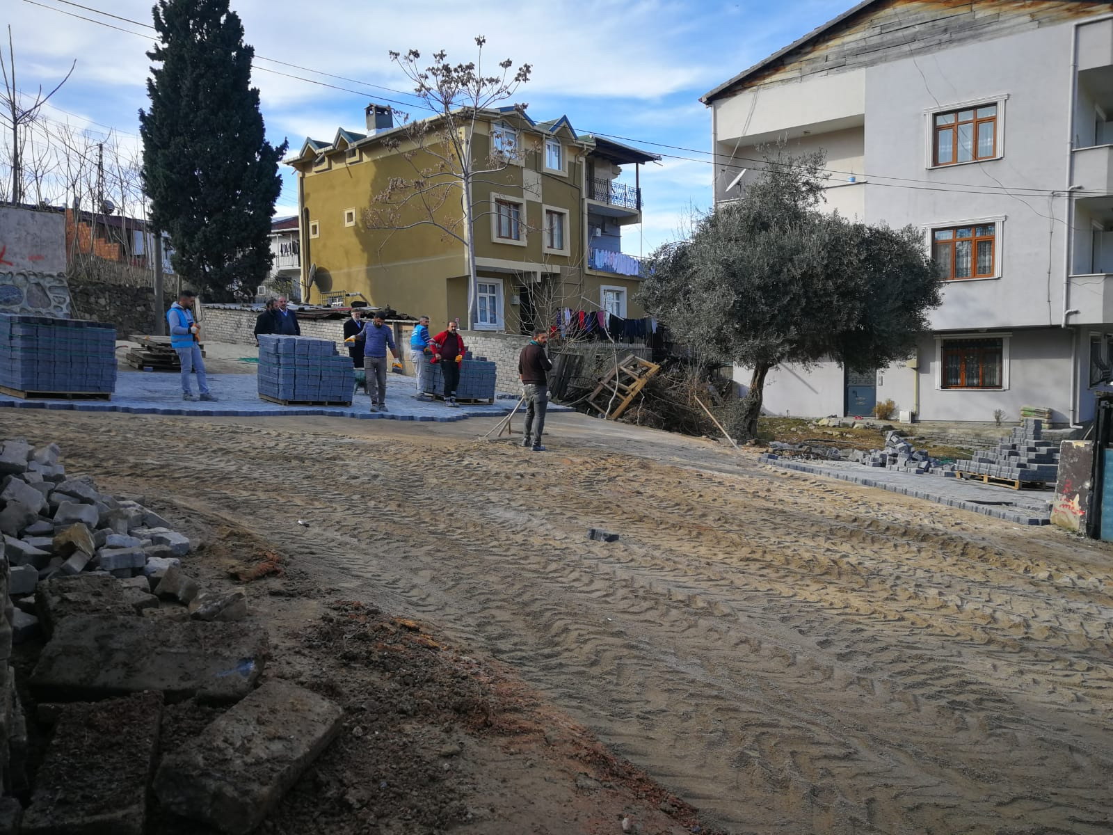 DİLOVASI’NA 17 BİN METREKARE PARKE