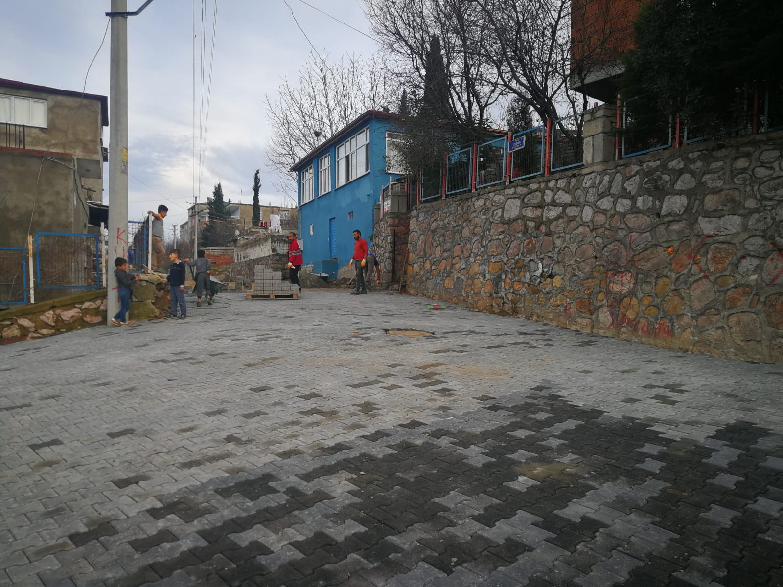 DİLOVASI’NA 17 BİN METREKARE PARKE