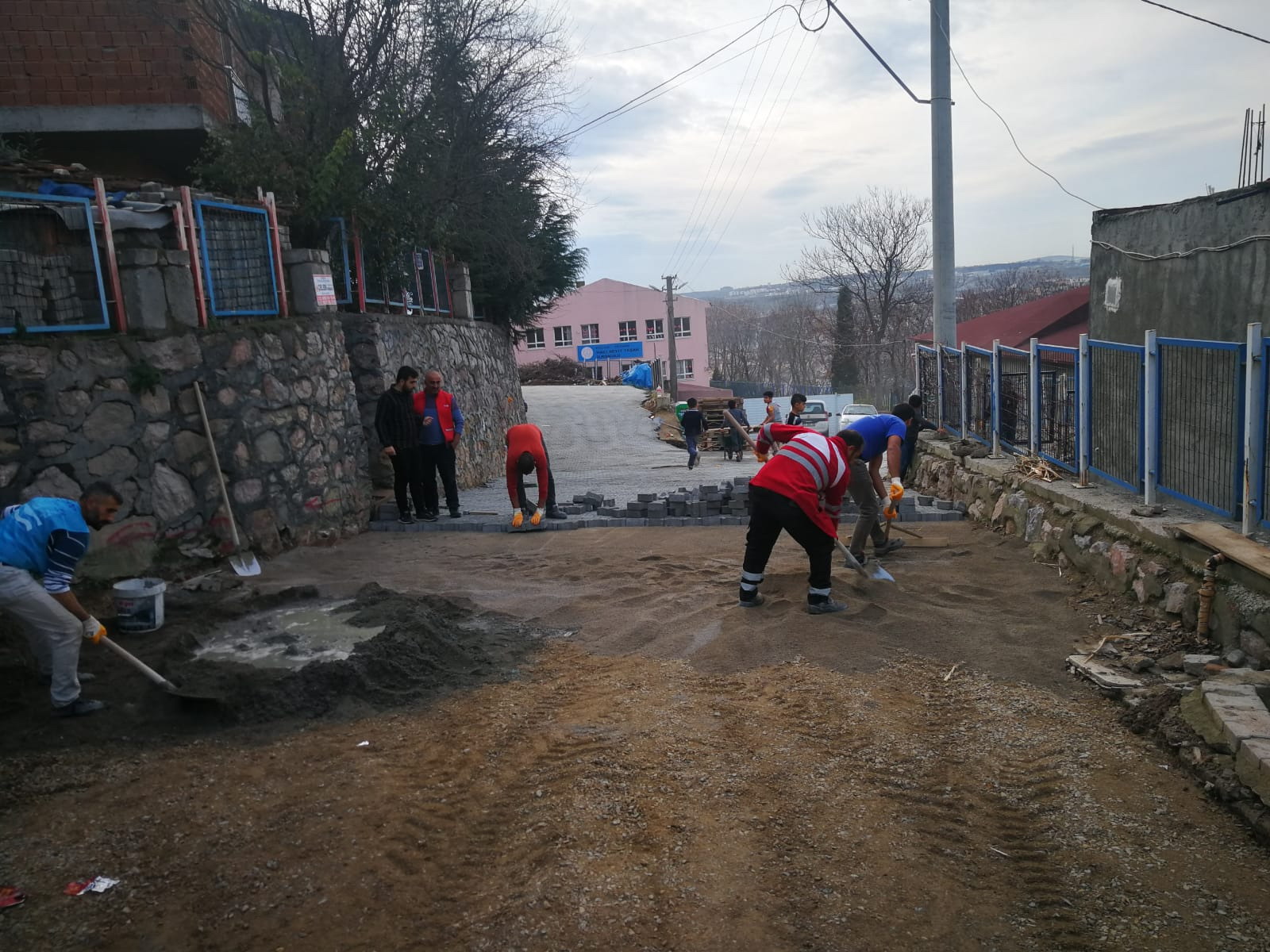 DİLOVASI’NA 17 BİN METREKARE PARKE