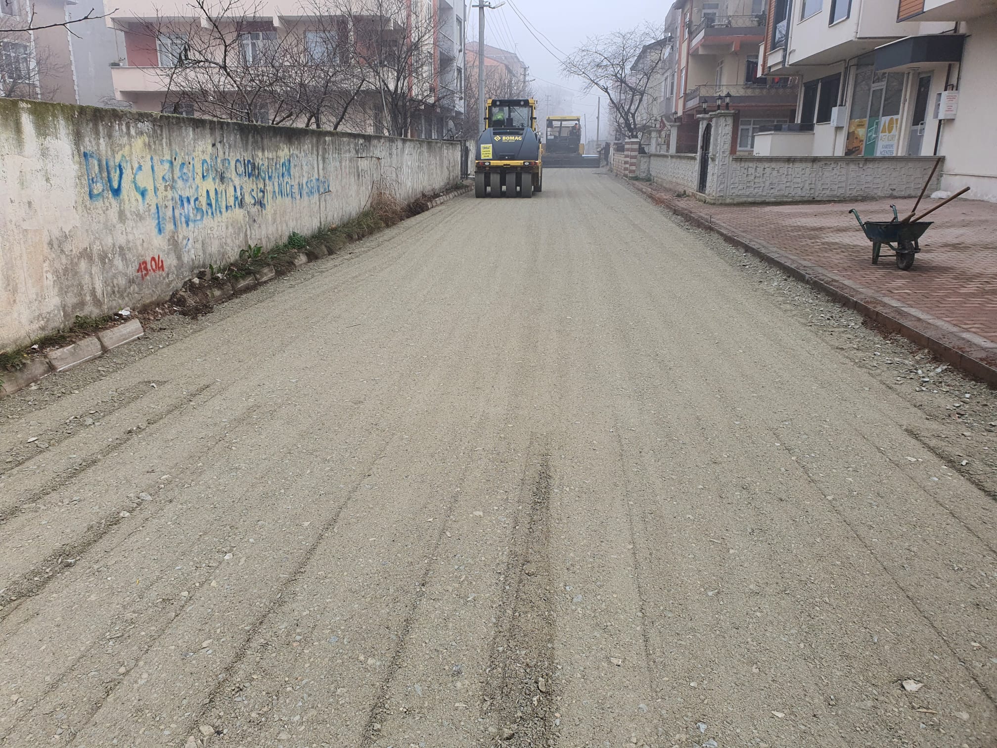 KARTEPE İLÇESİNDE ÜSTYAPI ÇALIŞMALARI SÜRÜYOR